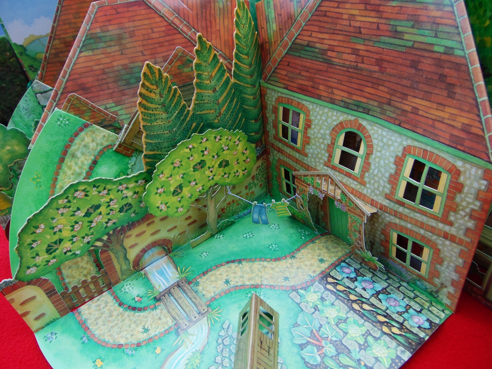 VINTAGE 1993 ~ A VICTORIAN FARM HOUSE~HARDBACK POPUP BOOK ~ by Bateson & Lelie