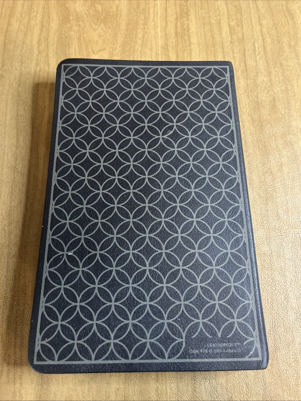 NIV Thinline Holy Bible Black Pattern Leathersoft 2011 Zondervan Good Condition