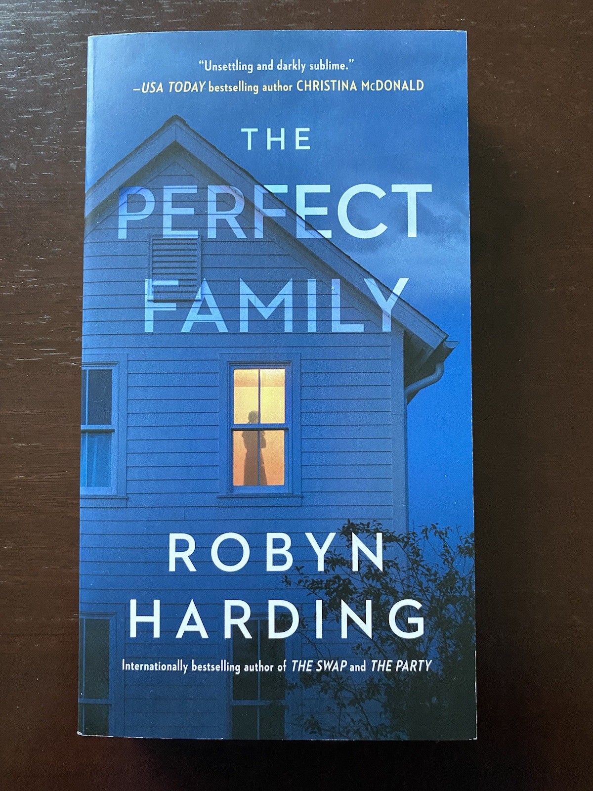 The Perfect Family by Robyn Harding (2023, Us-Tall Rack Paperback)
