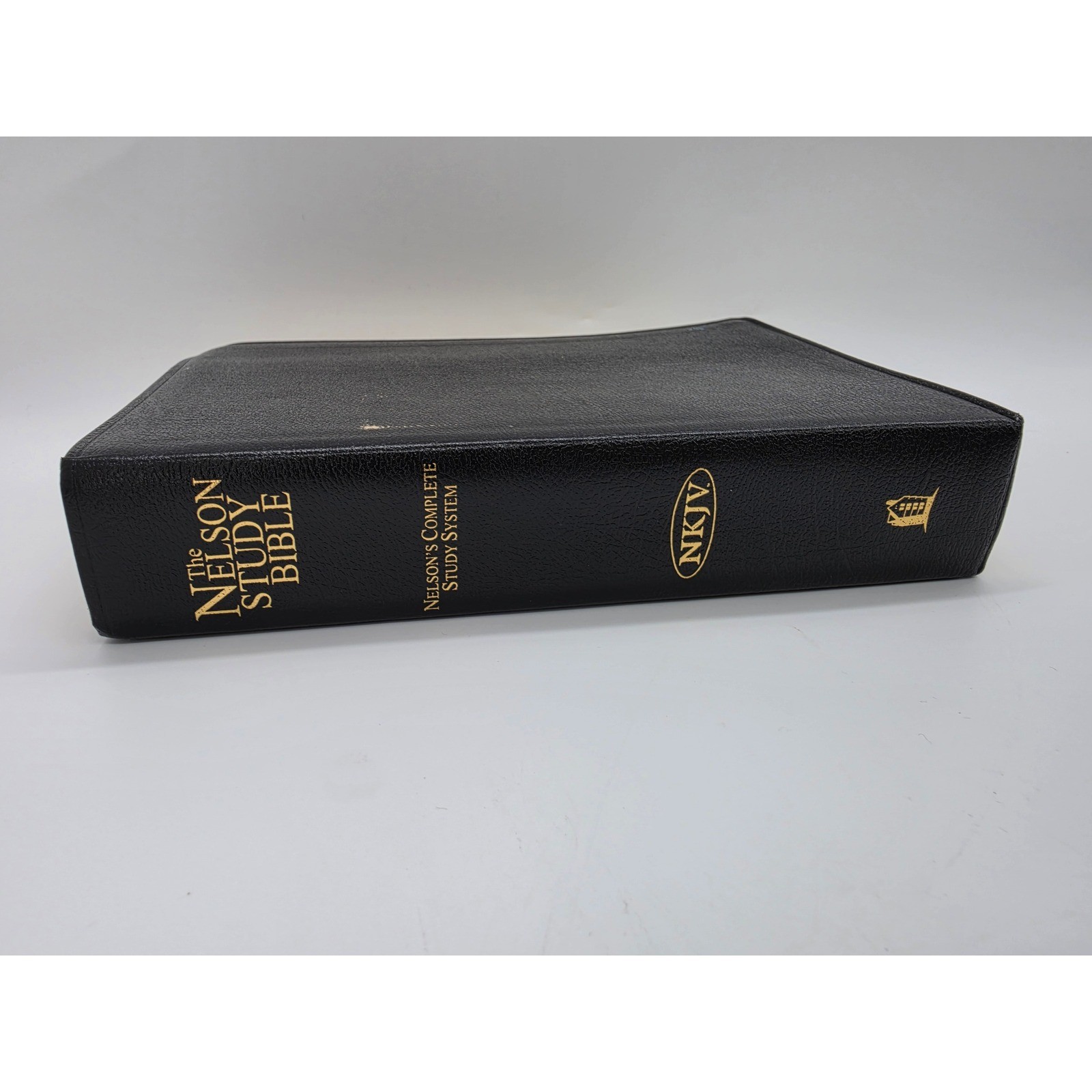 Nelson NKJV Study Bible New King James Version Black Bonded Leather Gold Gilded