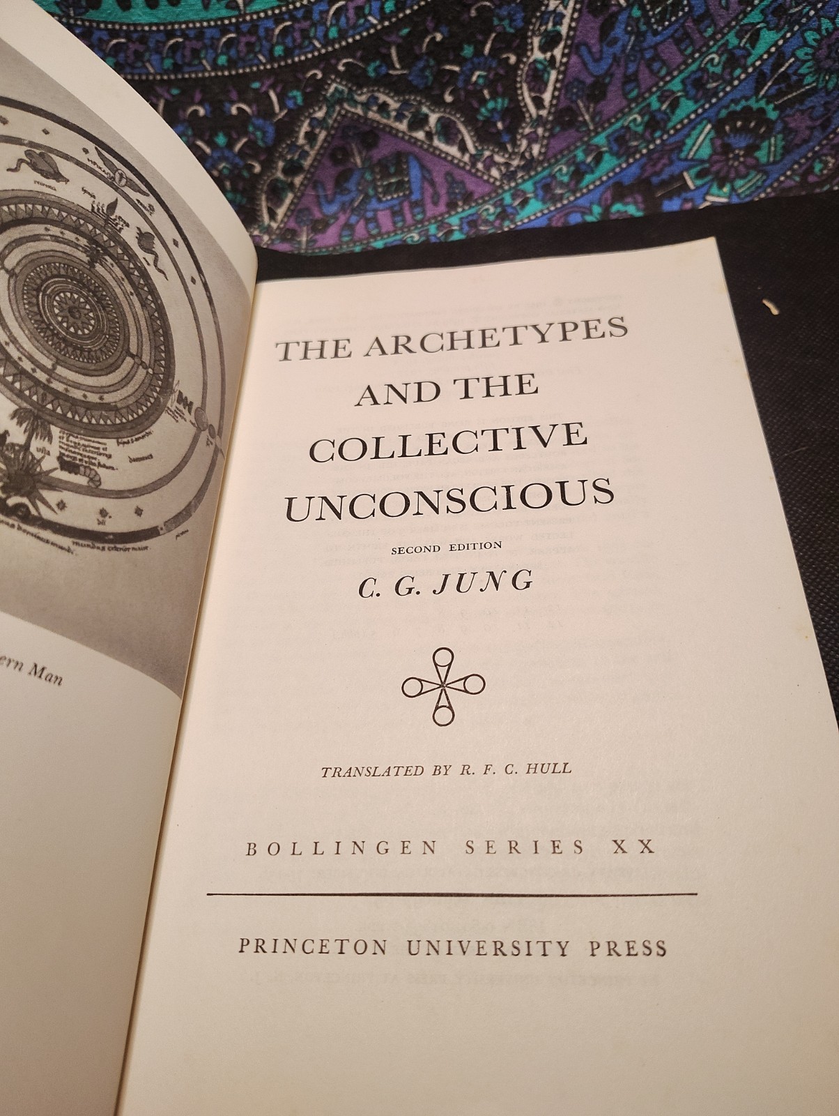 Collected Works of C. G. Jung, Volume 9 (Part 1) : Archetypes and the Collective