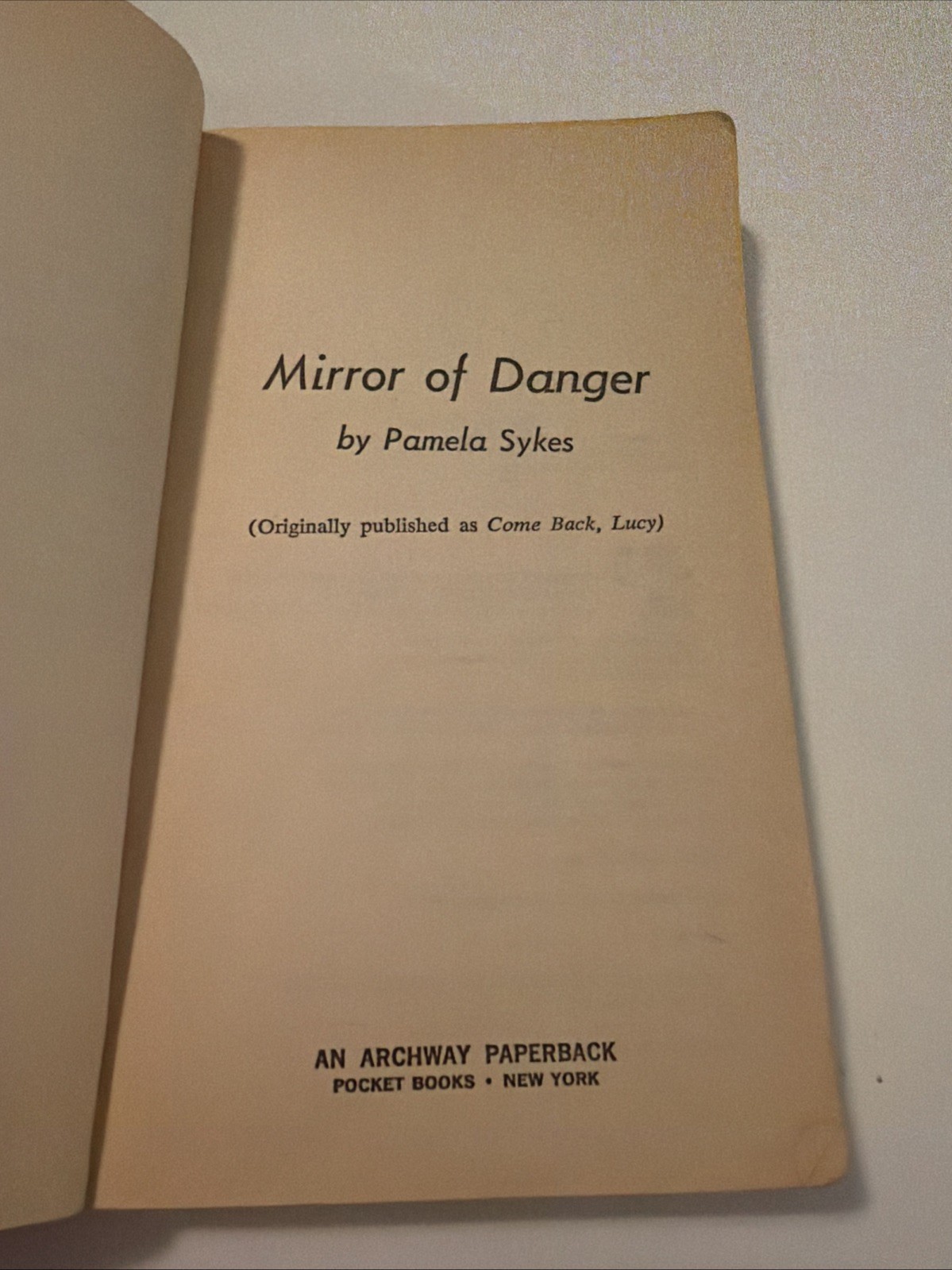 Mirror of Danger Pamela Sykes Good Vintage Archway Pocket 1976 2nd Printing