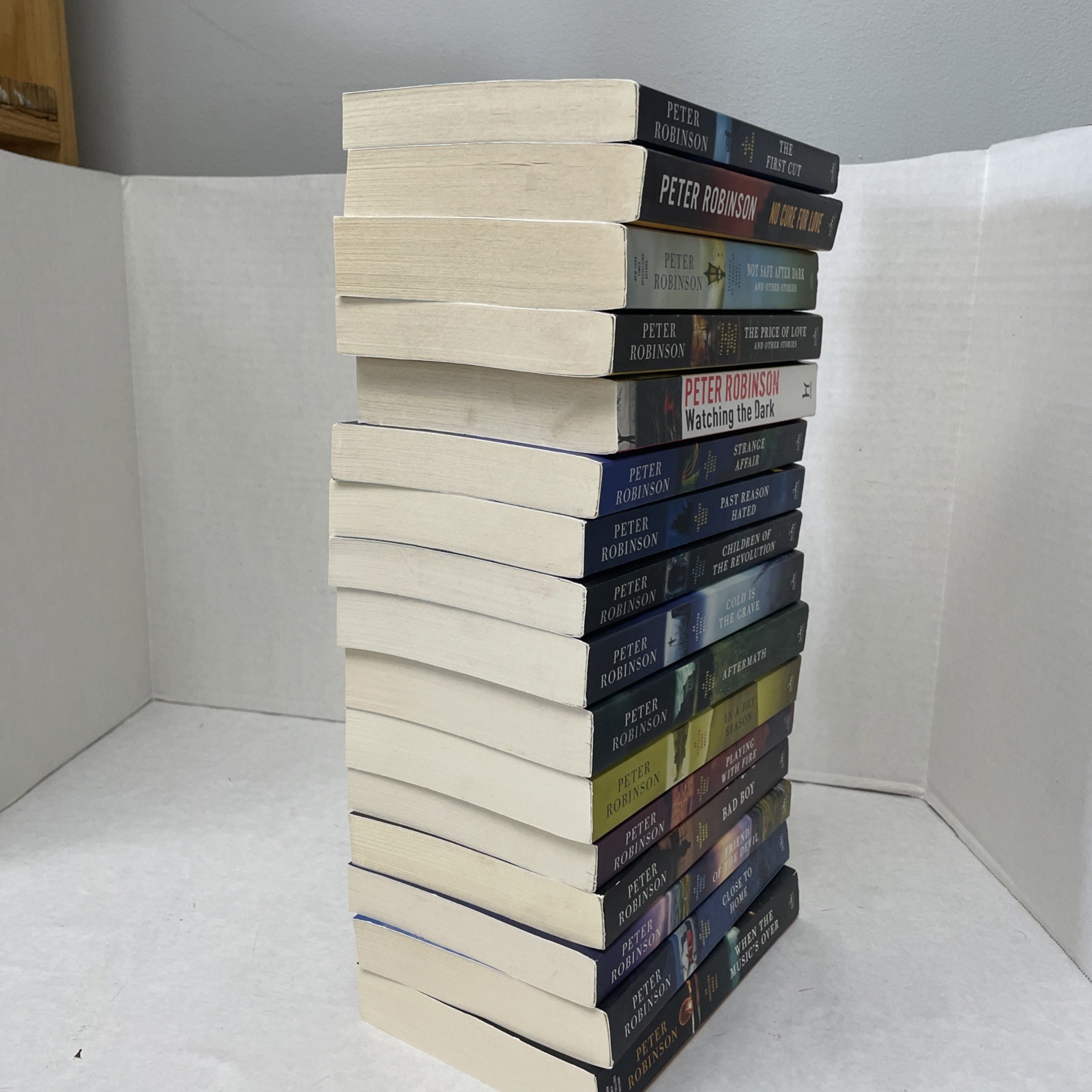 Peter Robinson Lot of 16 from Inspector Banks Series (See Photos for Titles)