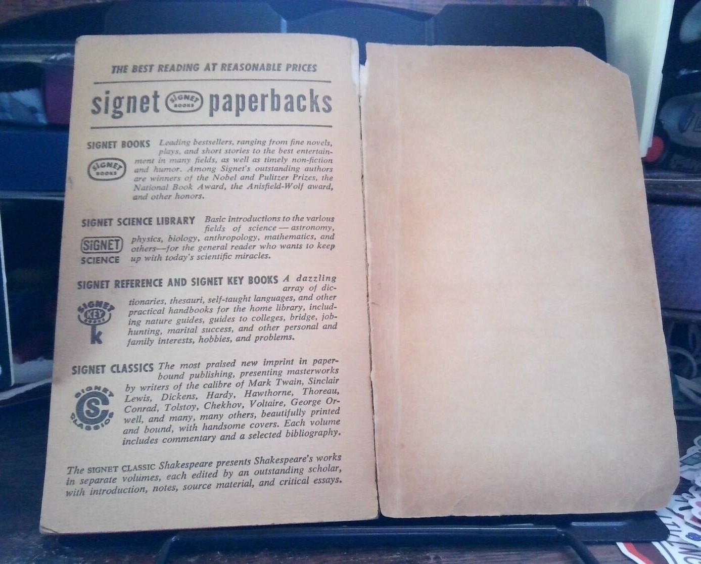 Murder is a package deal, The Carter Brown Mystery Series 