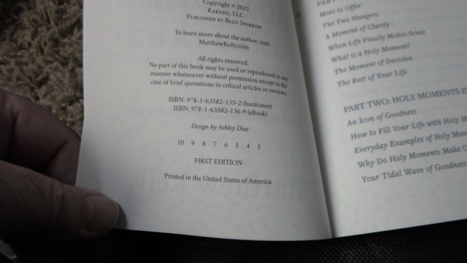 Holy Moments-Matthew Kelly-first Edition-2022-116 pages