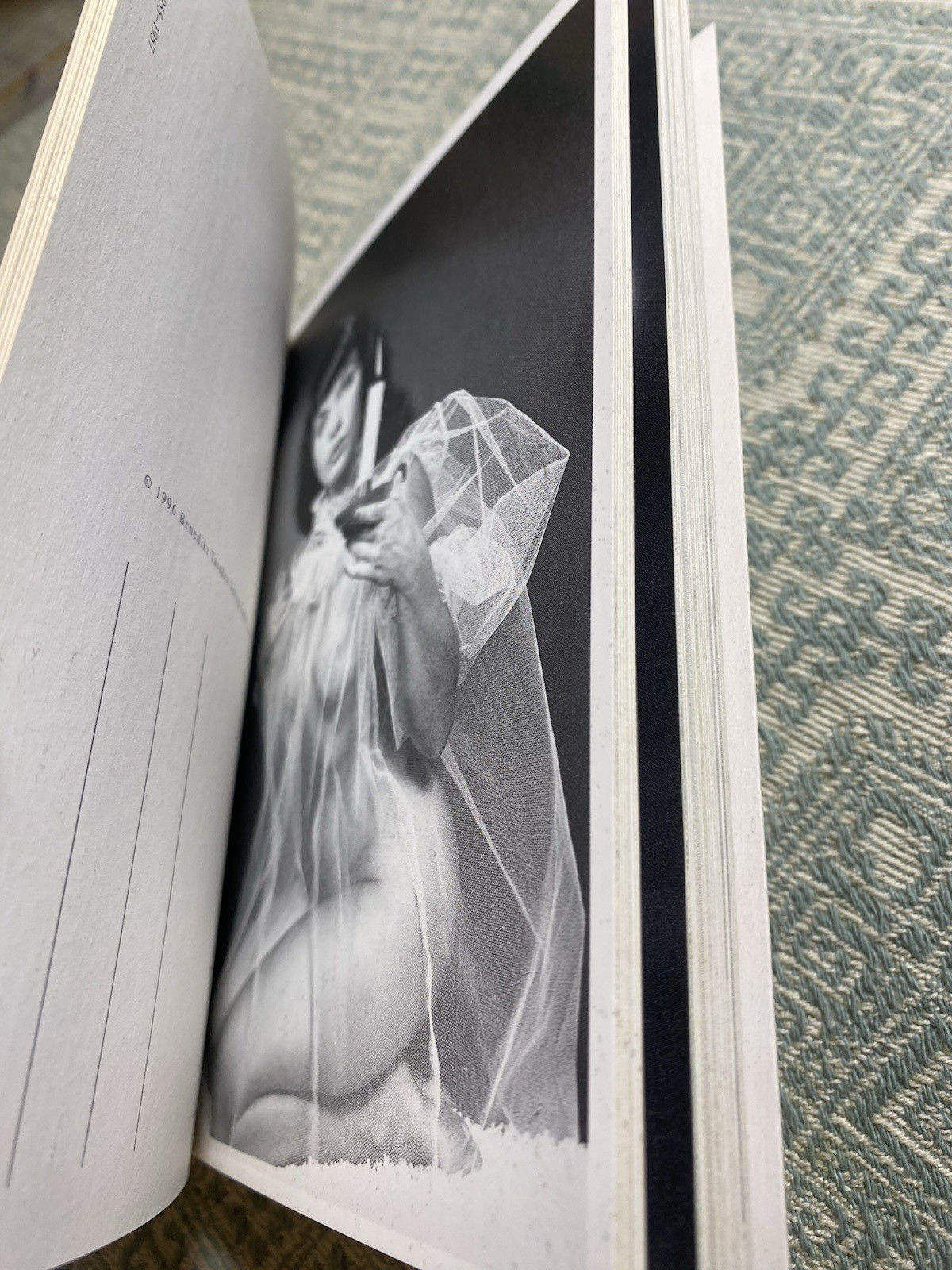 VGC Taschen Betty Page by Bunny Yeager 30 Postcards Book – Complete 4.5” x 6.5”