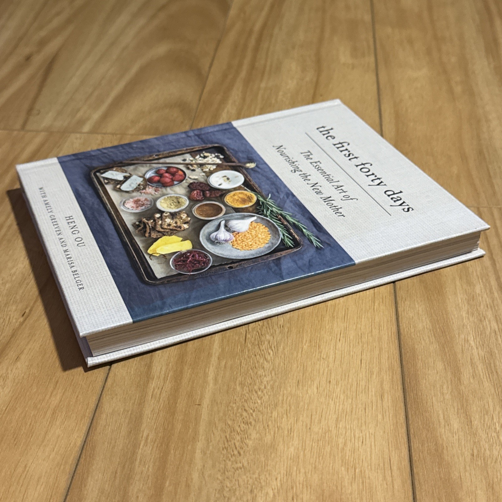 The First Forty Days: The Essential Art of Nourishing the New Mother By Heng Ou
