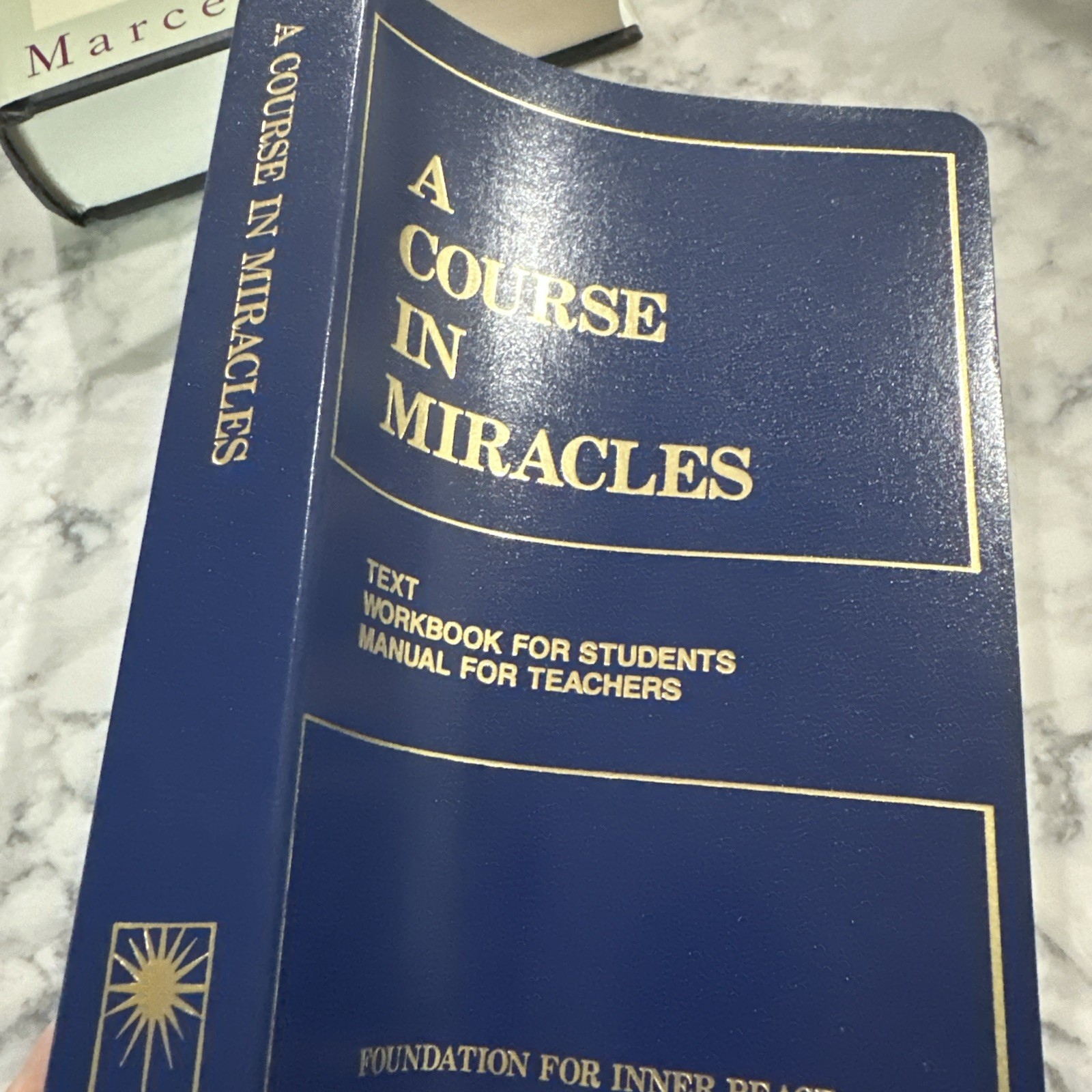 A Course in Miracles, Combined Volume: Text, Workbook for Students, Manual f…