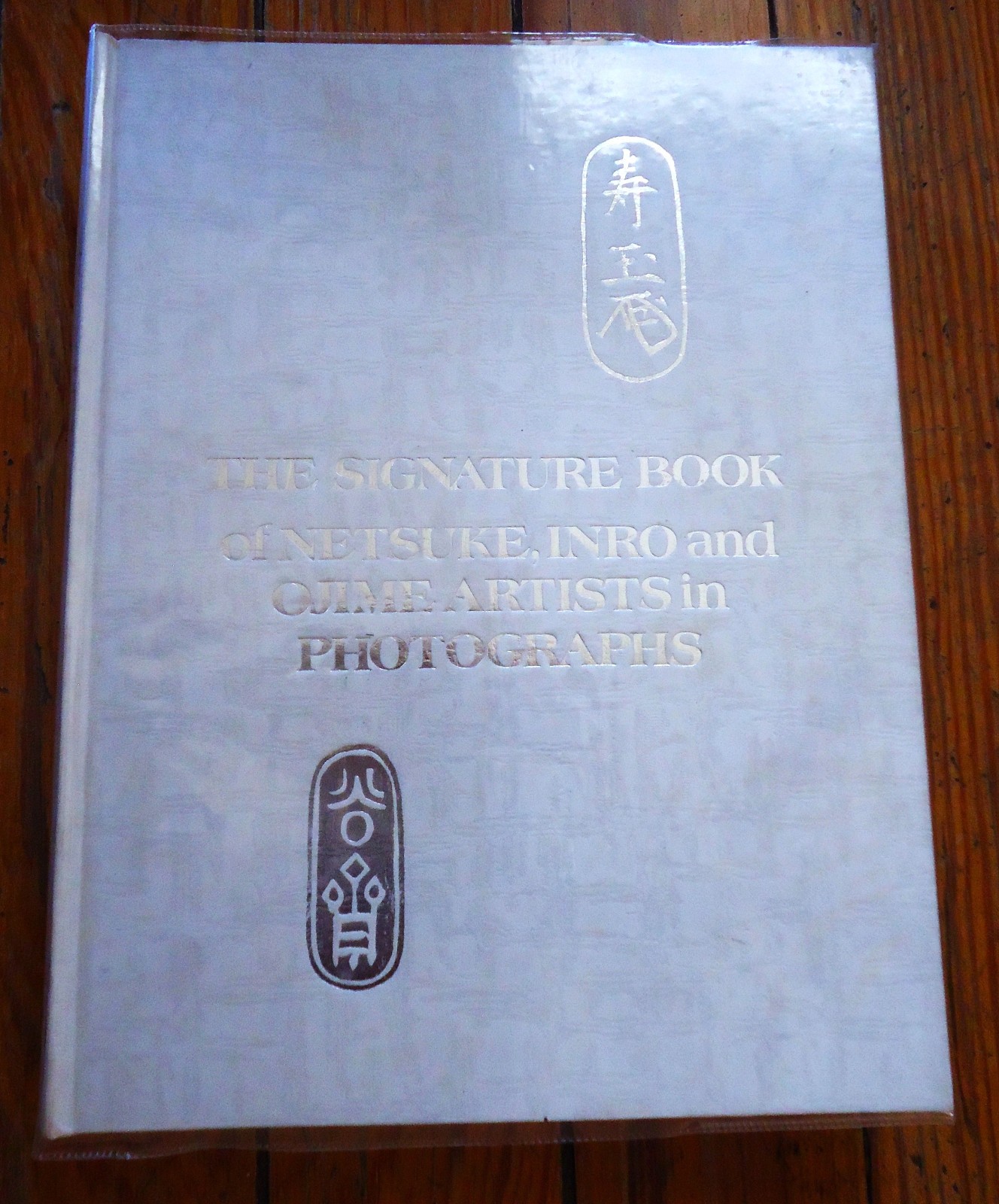 The Signature Book of Netsuke, Inro and Ojime Artists in Photographs with cover