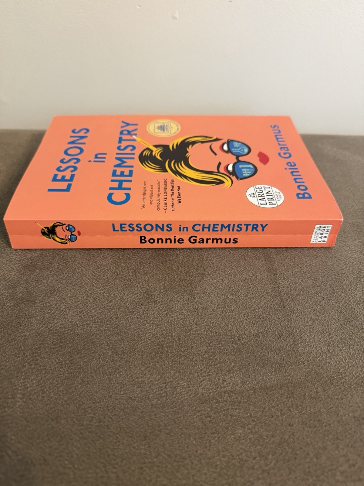 Lessons in Chemistry: Novel Paperback Bonnie Garmus LIKE NEW