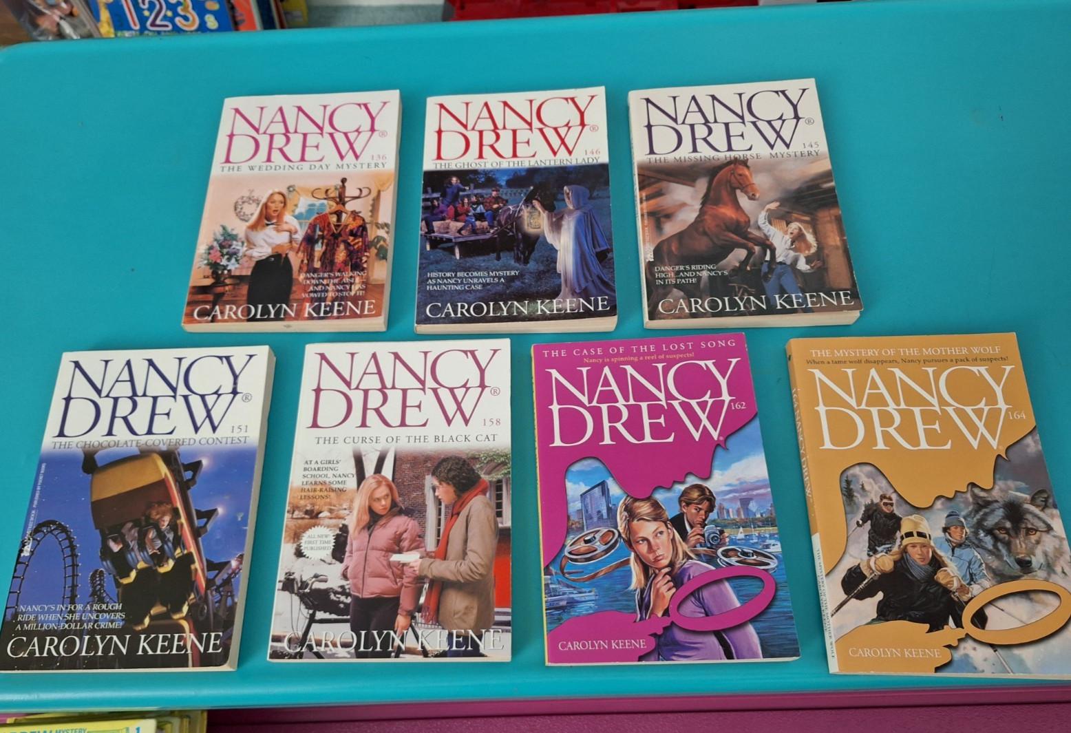Lot of 21 Nancy Drew books, very good condition