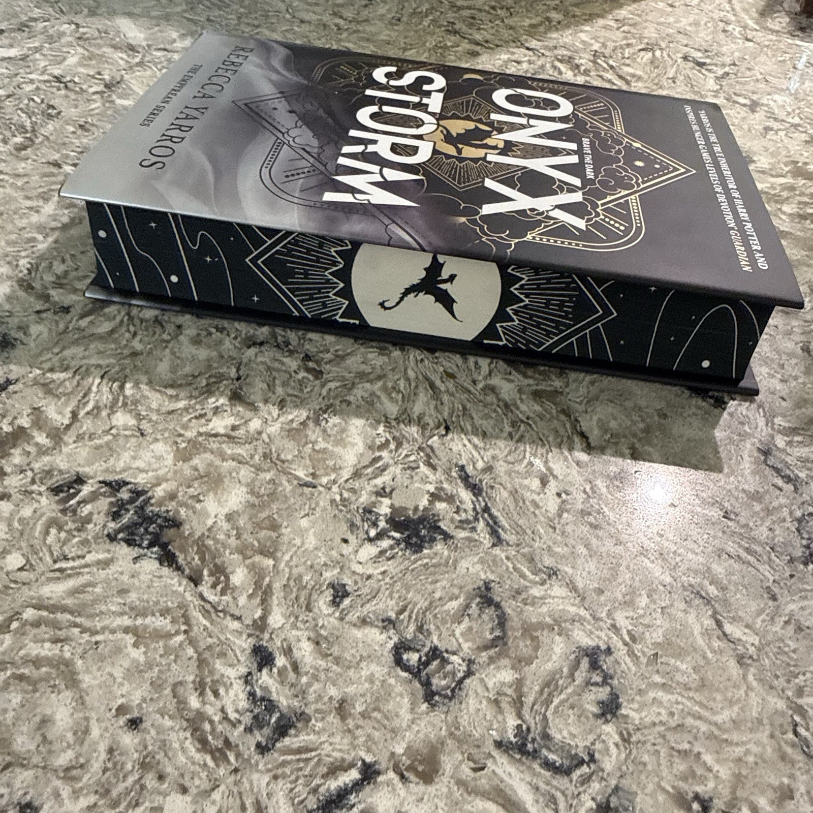 Fairyloot Onyx Storm Special Edition- Unsigned – Rebecca Yarros