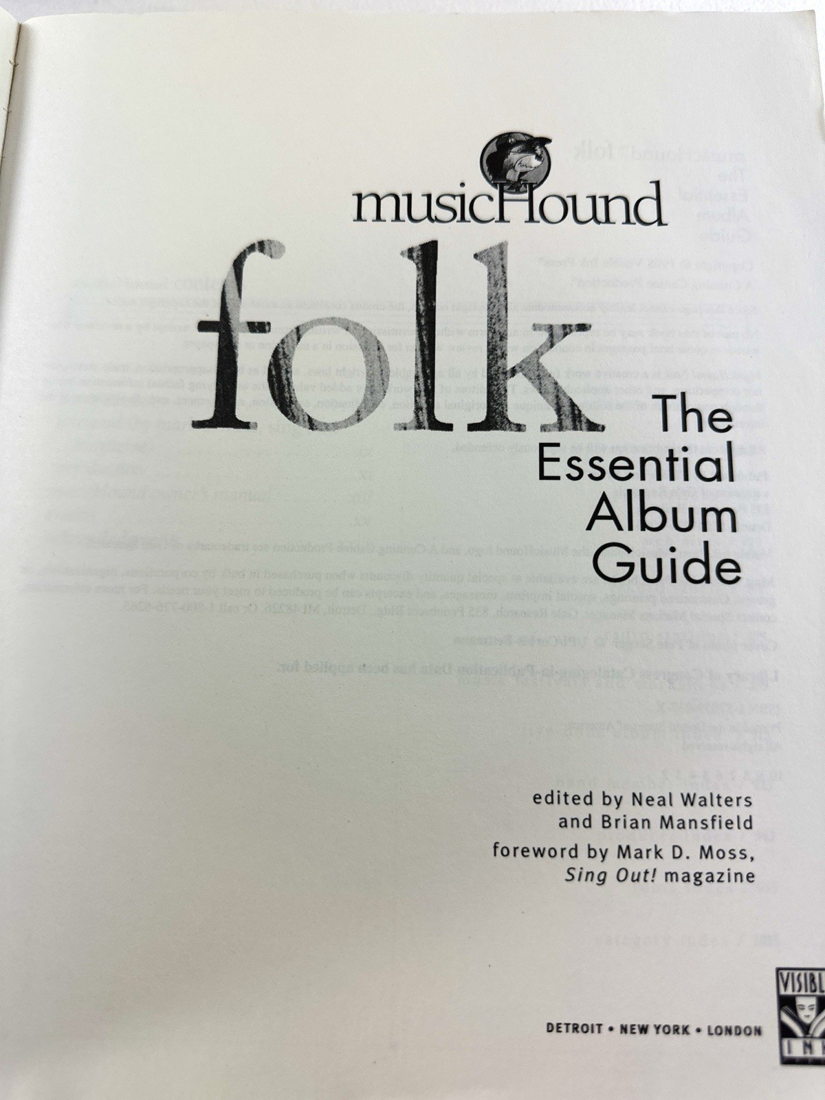 MusicHound Folk: The Essential Album Guide by Neal Walters W/CD