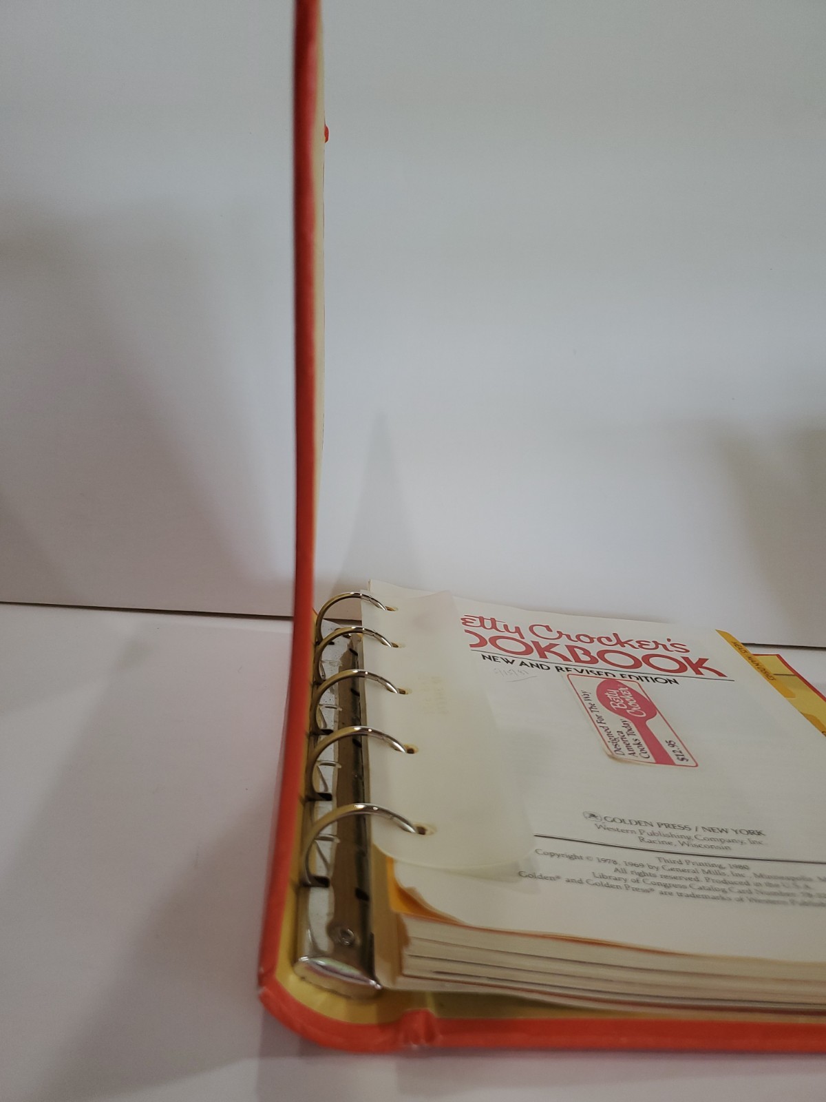 „Betty Crocker’s Cookbook – New & Revised Edition“ binder cook book, 1970’s