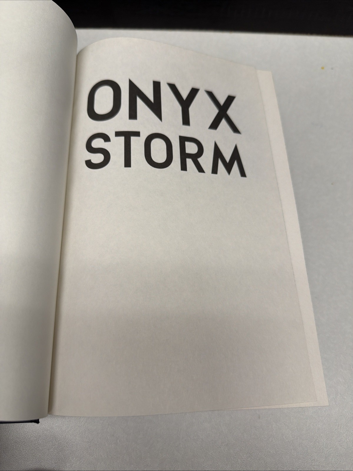 Onyx Storm By Rebecca Yarros Deluxe Edition Sprayed Edges HC/DJ 1st Edition