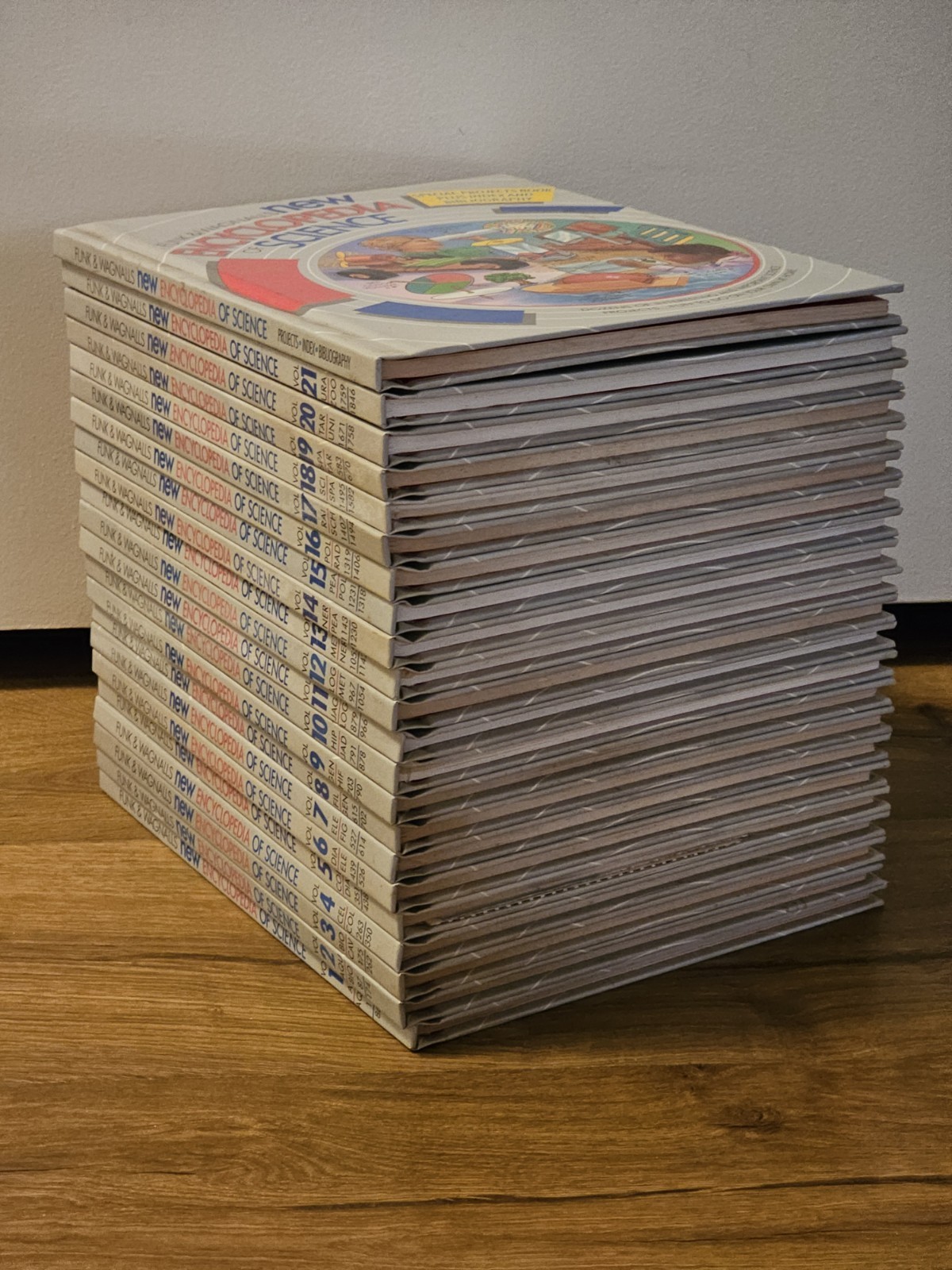 1986 Funk And Wagnalls New Encyclopedia Of Science 22 Volumes COMPLETE Set