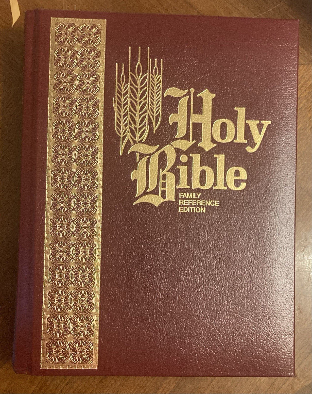 Family Bible by Thomas Nelson Publishing Staff – Bonded Leather