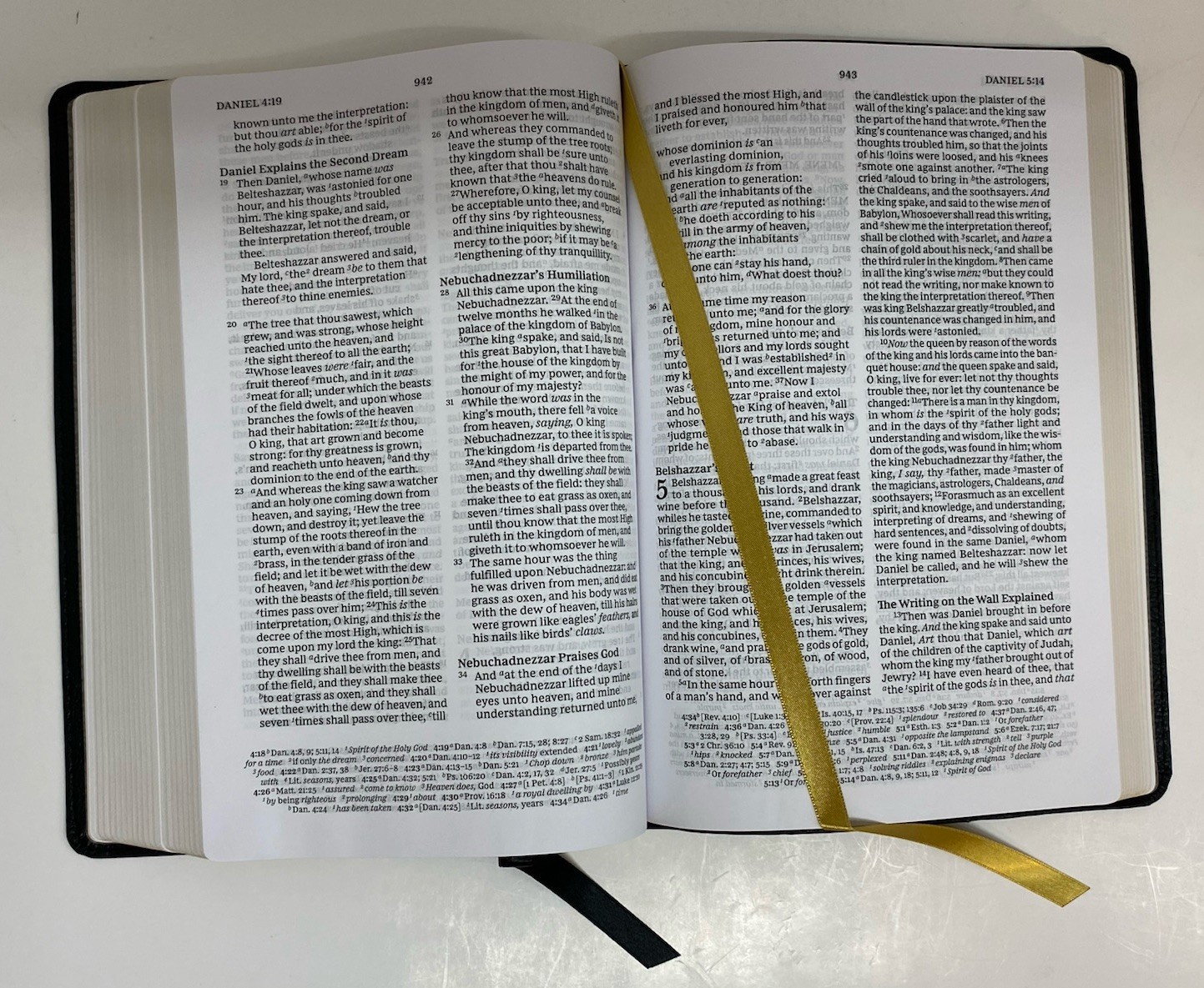 KJV, Paragraph Bible, Large Print 10-Pt, Black Leather-Soft, King James Version