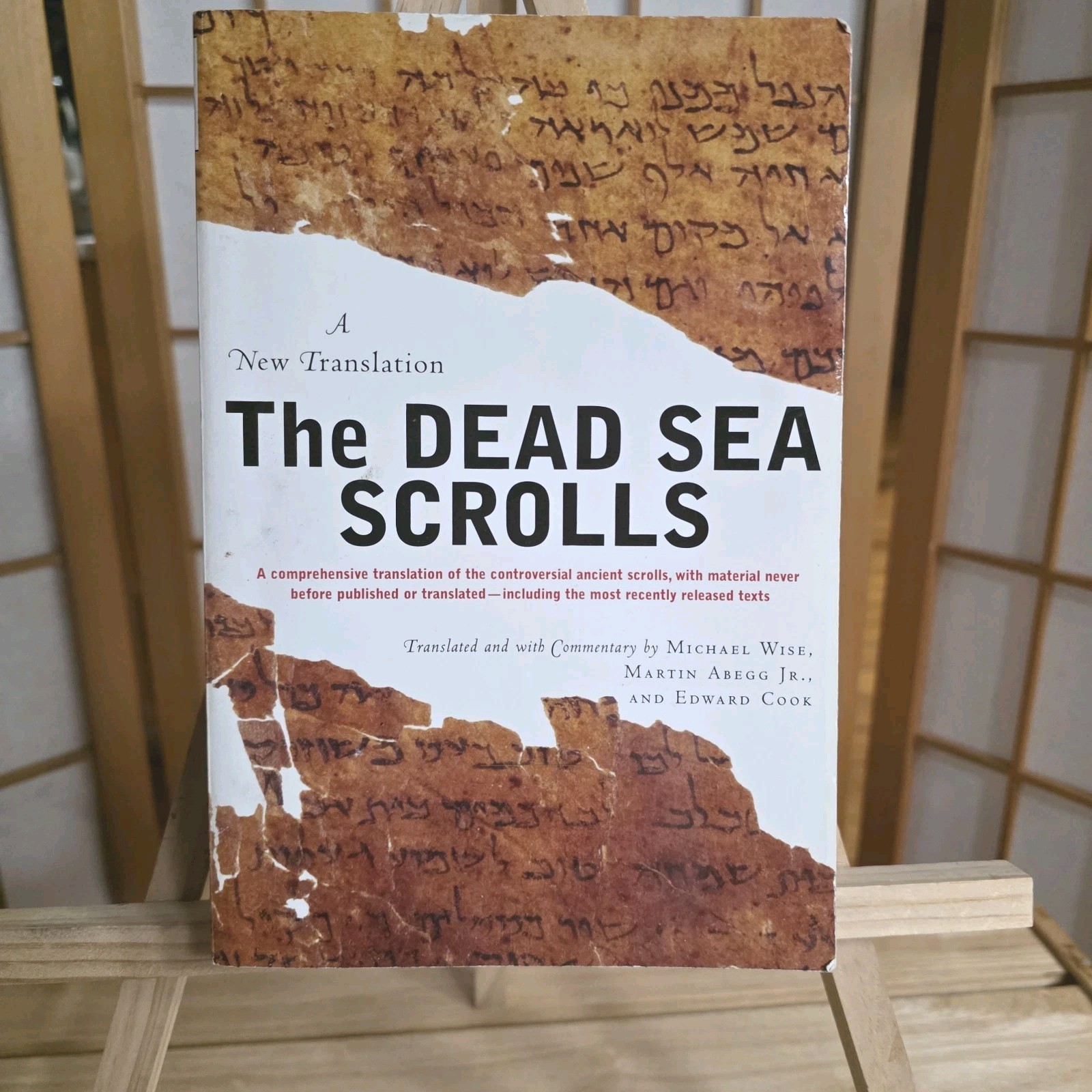 The Dead Sea Scrolls by Michael Wise, Martin Abegg A New Translation Faith Book