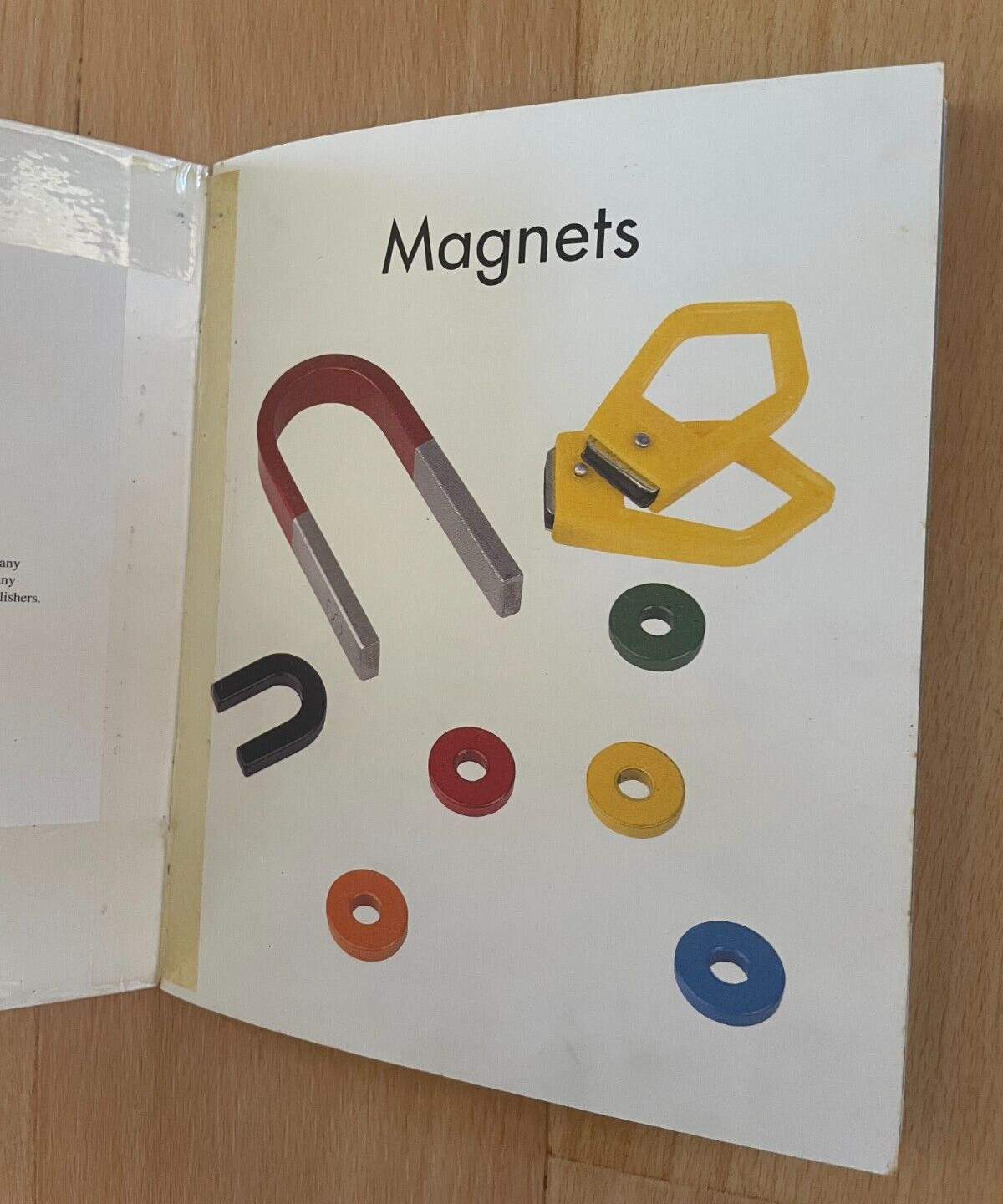 JUDITH COWAN. MAGNETS. GALAXY BOOKS. 16.5 BY 14 CM. 9766422915