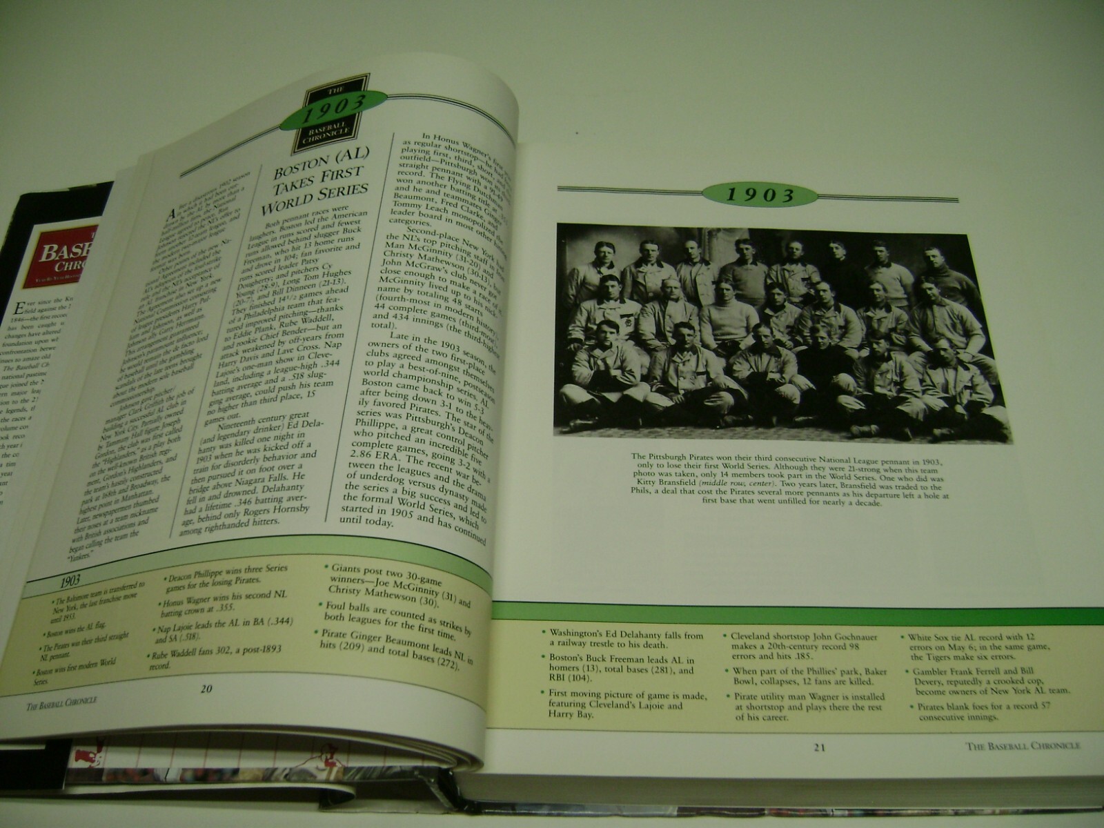2001 Huge Hardcover Book The BASEBALL CHRONICLE Year By Year History, 656 pages
