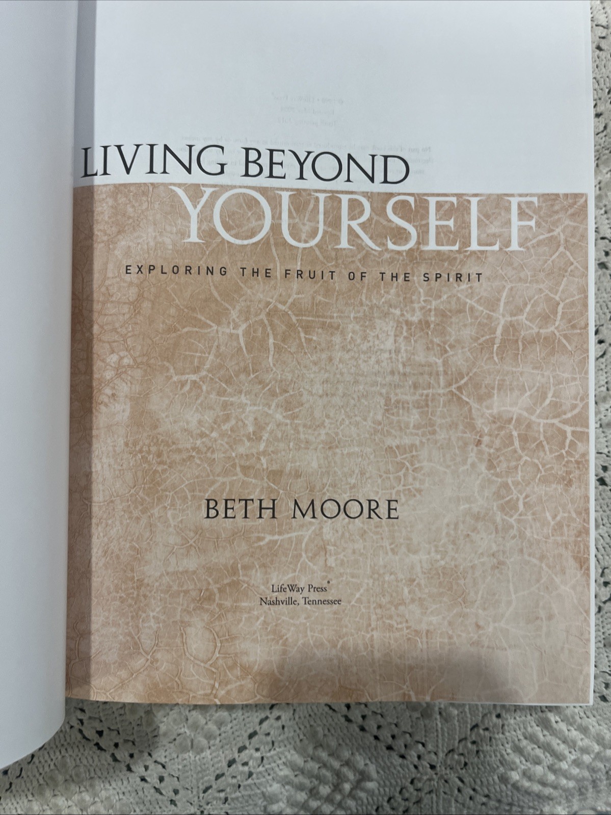 LIVING BEYOND YOURSELF – LEADER KIT – BETH MOORE – 6 DVD/BOOK /LEADER GUIDE