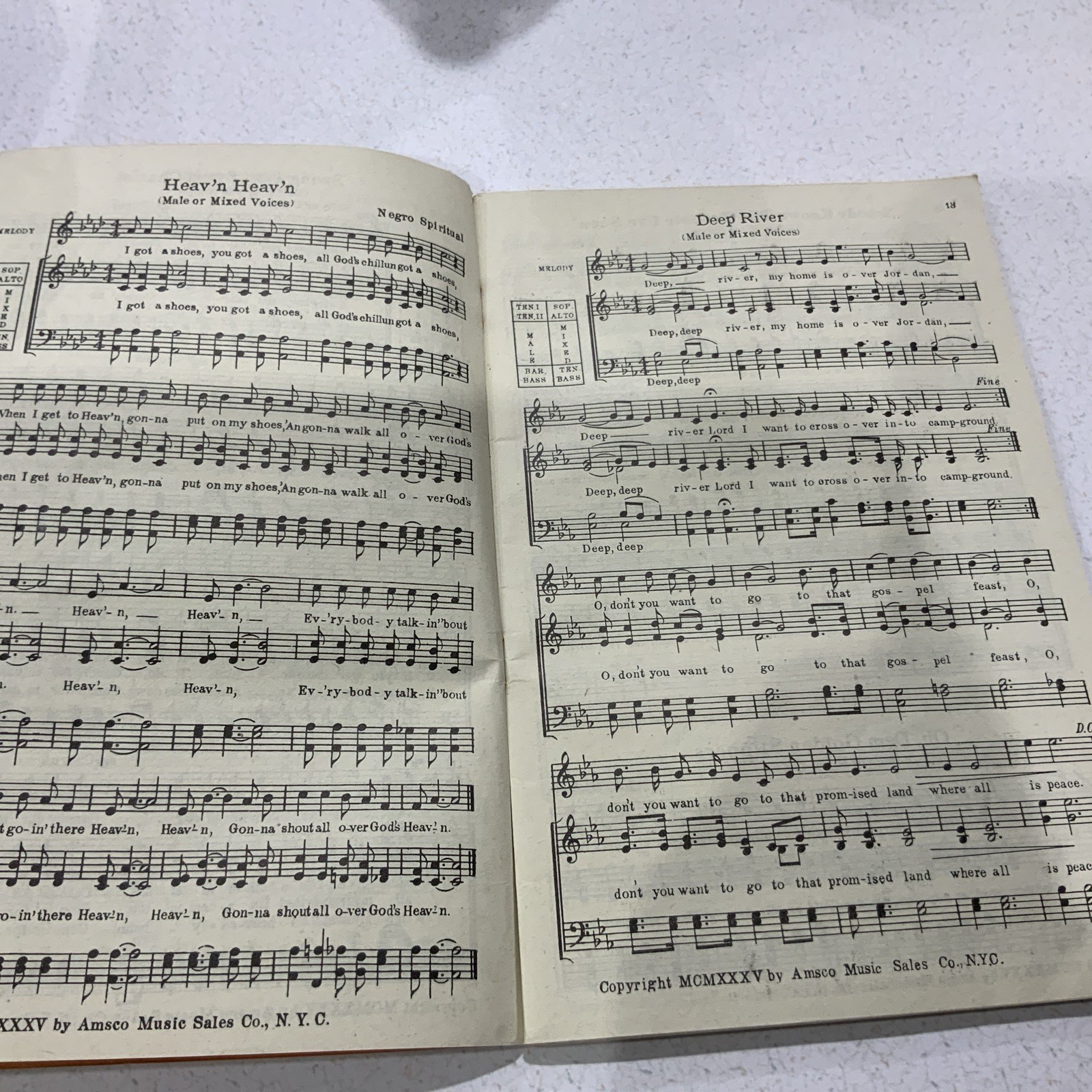 EVERYBODY’S FAVORITE COMMUNITY SONGS Song Book 1935 AMSCO Music Publishing
