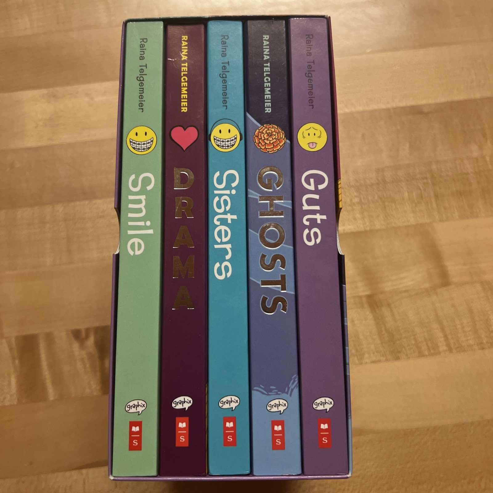 Raina Telgemeier Collection Box Set (Smile, Drama, Sisters, Ghosts, Guts)