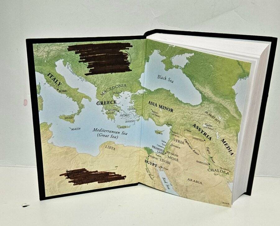 New World Translation of the Holy Scriptures 1984 Hardcover VGC Free Shipping
