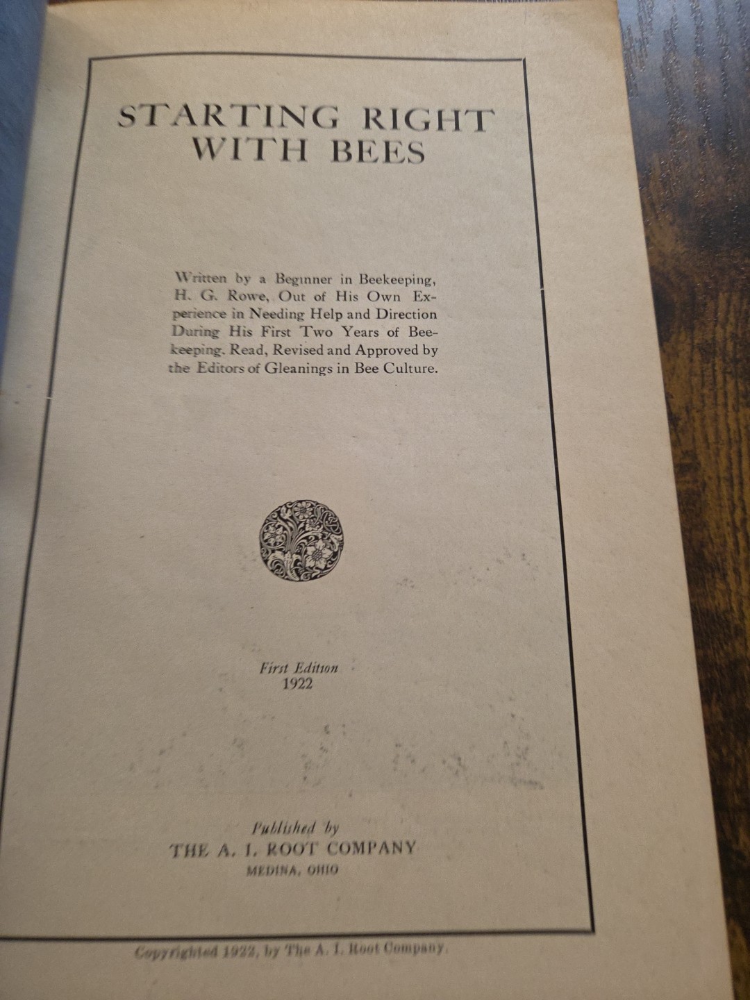 Rare 1922 First Edition „Starting Right with Bees“