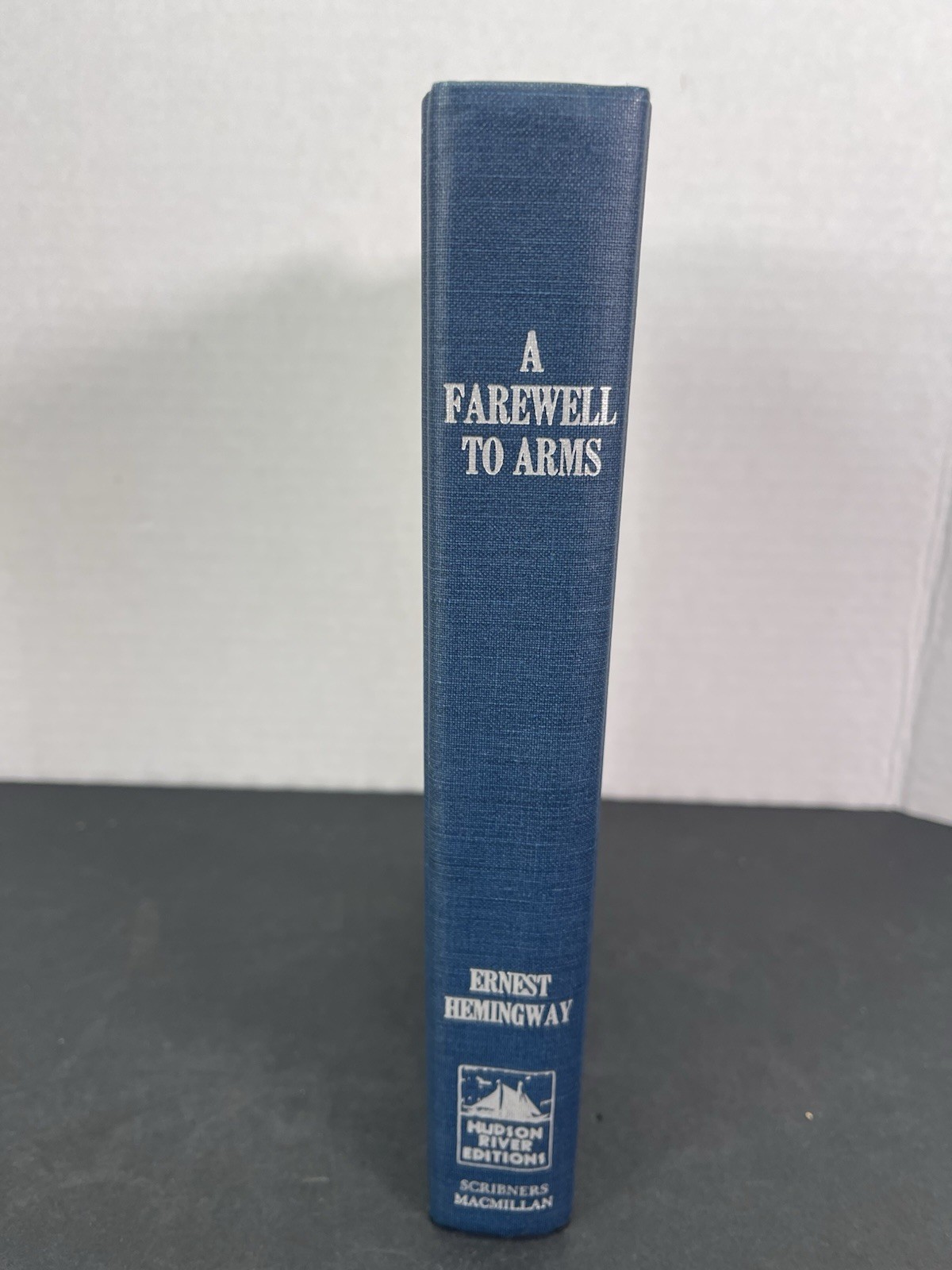 A Farewell to Arms. By Ernest Hemingway – 1998 – Hardcover, Dust Jacket