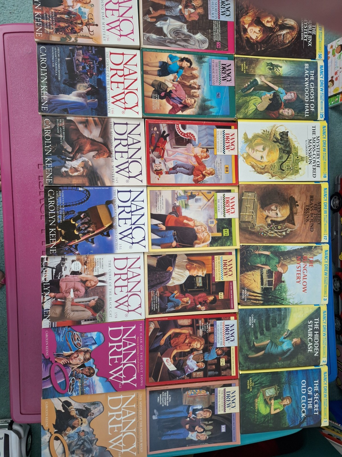 Lot of 21 Nancy Drew books, very good condition