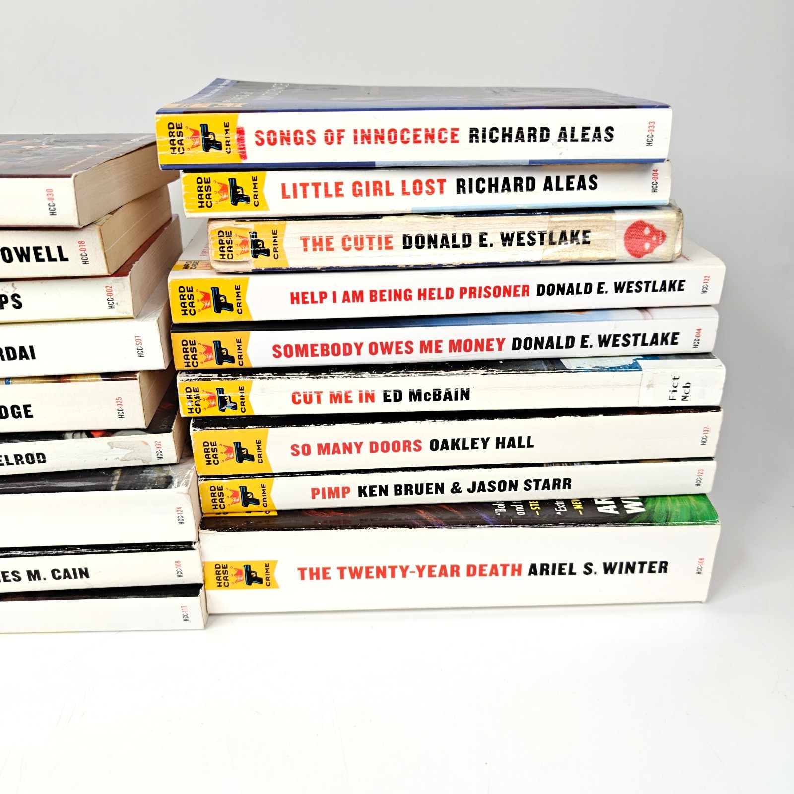 Hard Case Crime Lot of 28 Hard Boiled Noir Action Mystery Thriller Pulp Novels