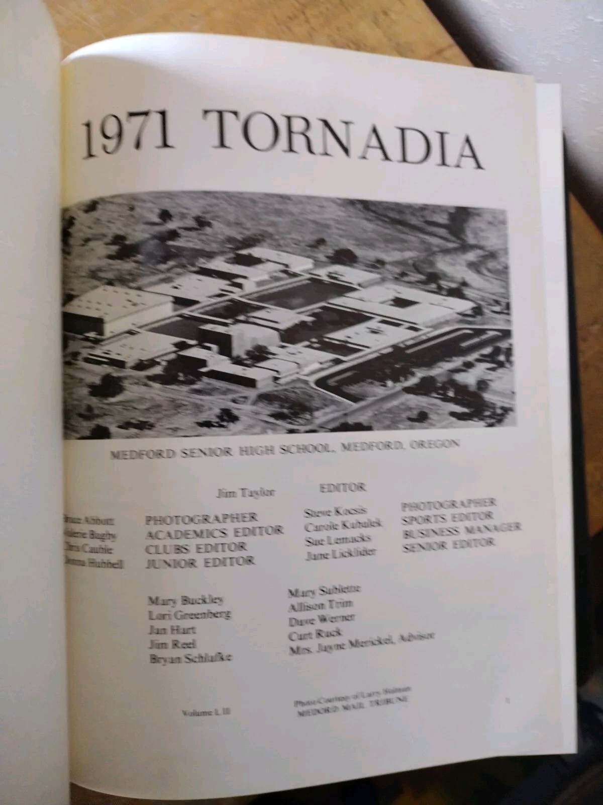 1971 MEDFORD Senior High School Yearbook (Oregon – Genealogy) VG Condition