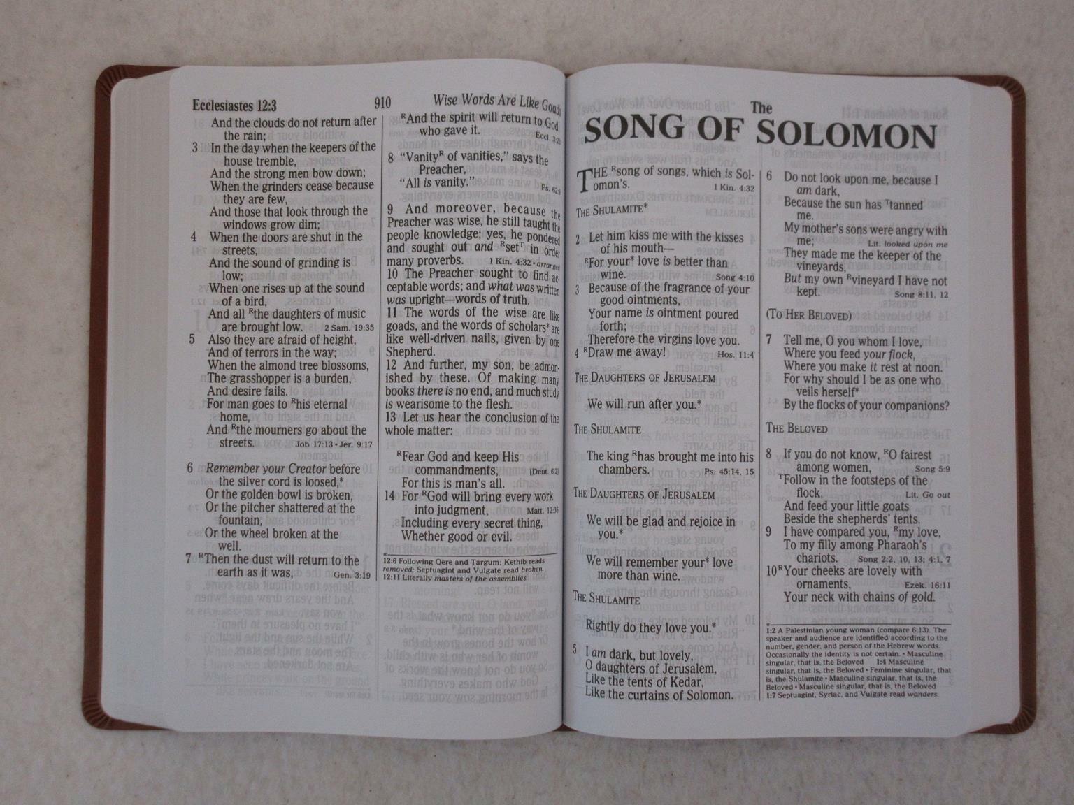 THE HOLY BIBLE NKJV Super Giant Print Edition 2013 Thomas Nelson Faux Leather