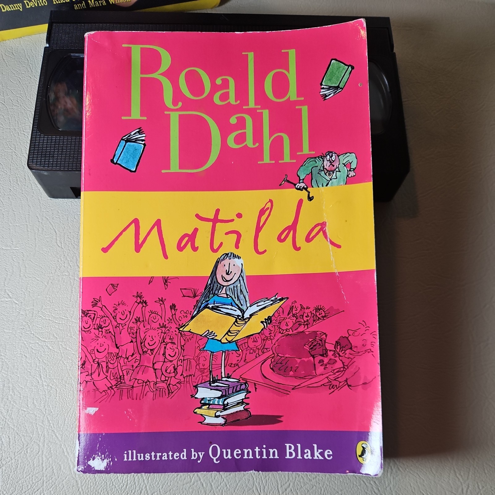 Matilda by Roald Dahl First Edition + Matilda Vintage VHS – VG – Y2K 90’s Danny