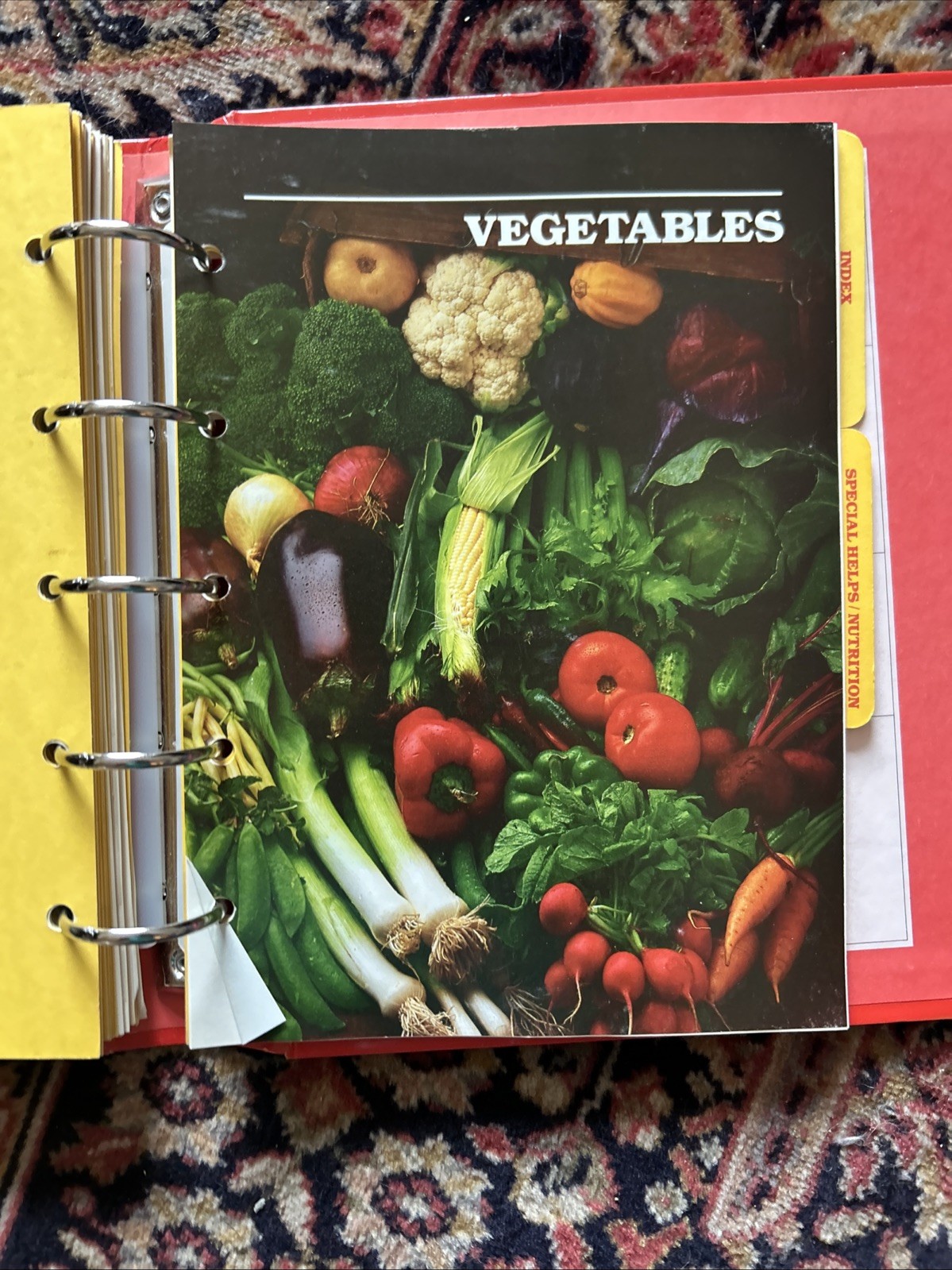 Betty Crocker’s Cookbook Golden Press 1989 5 Ring Binder 8th Printing 9″ x 10.5″