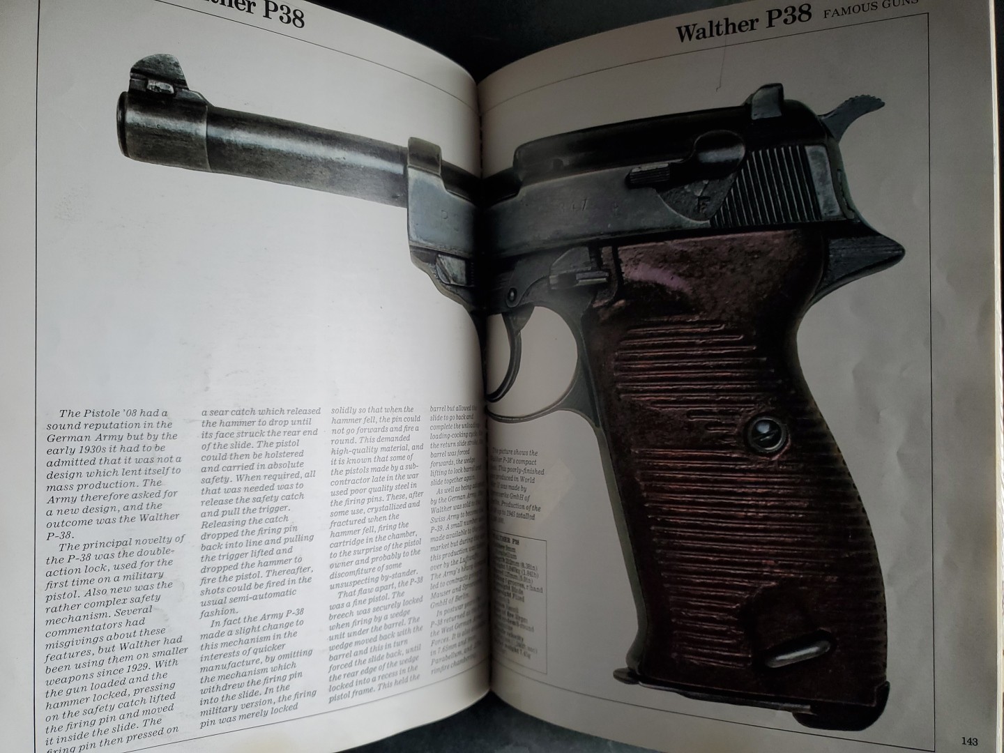 Guns and How They Work Ian V Hogg HC Illustrated Firearms Guide Book