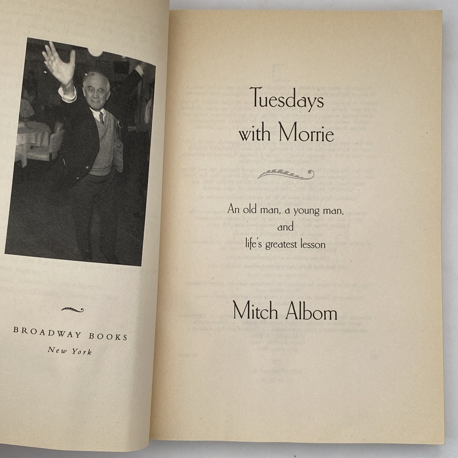 Tuesdays with Morrie : An Old Man, a Young Man, and Life’s Greatest Lesson Albom