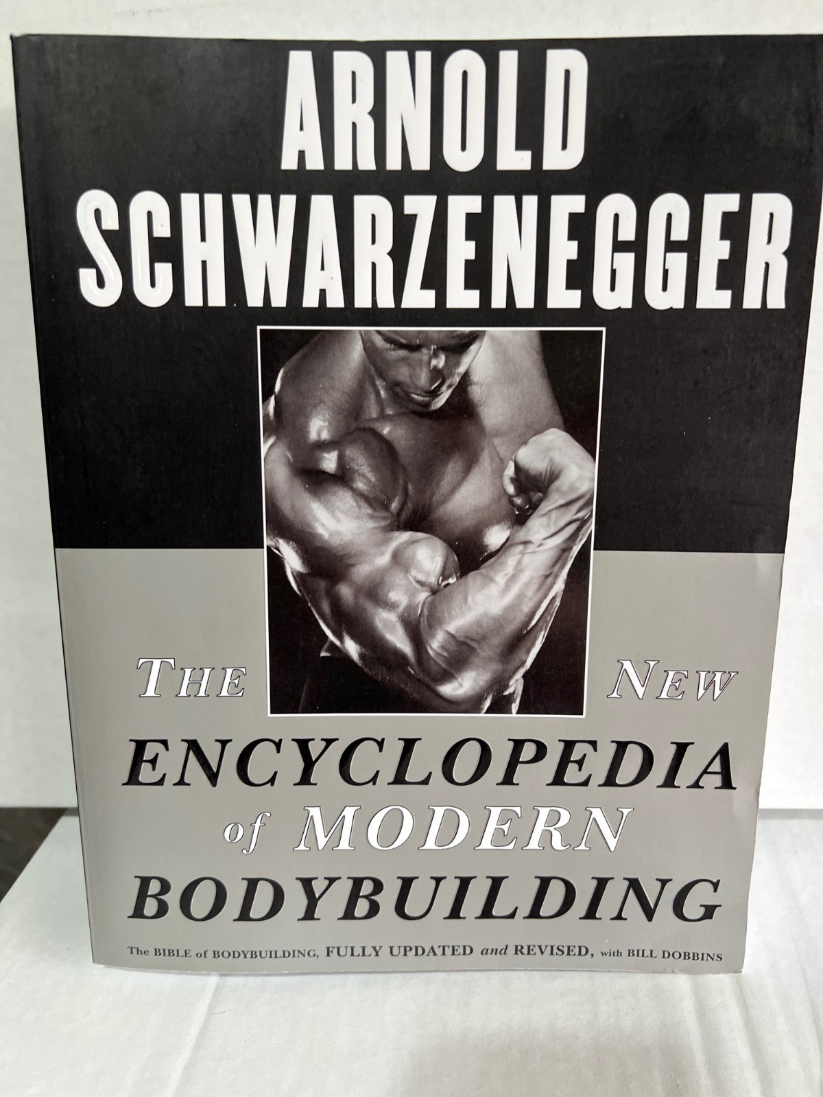 The New Encyclopedia of Modern Bodybuilding by Arnold Schwarzenegger Paperback