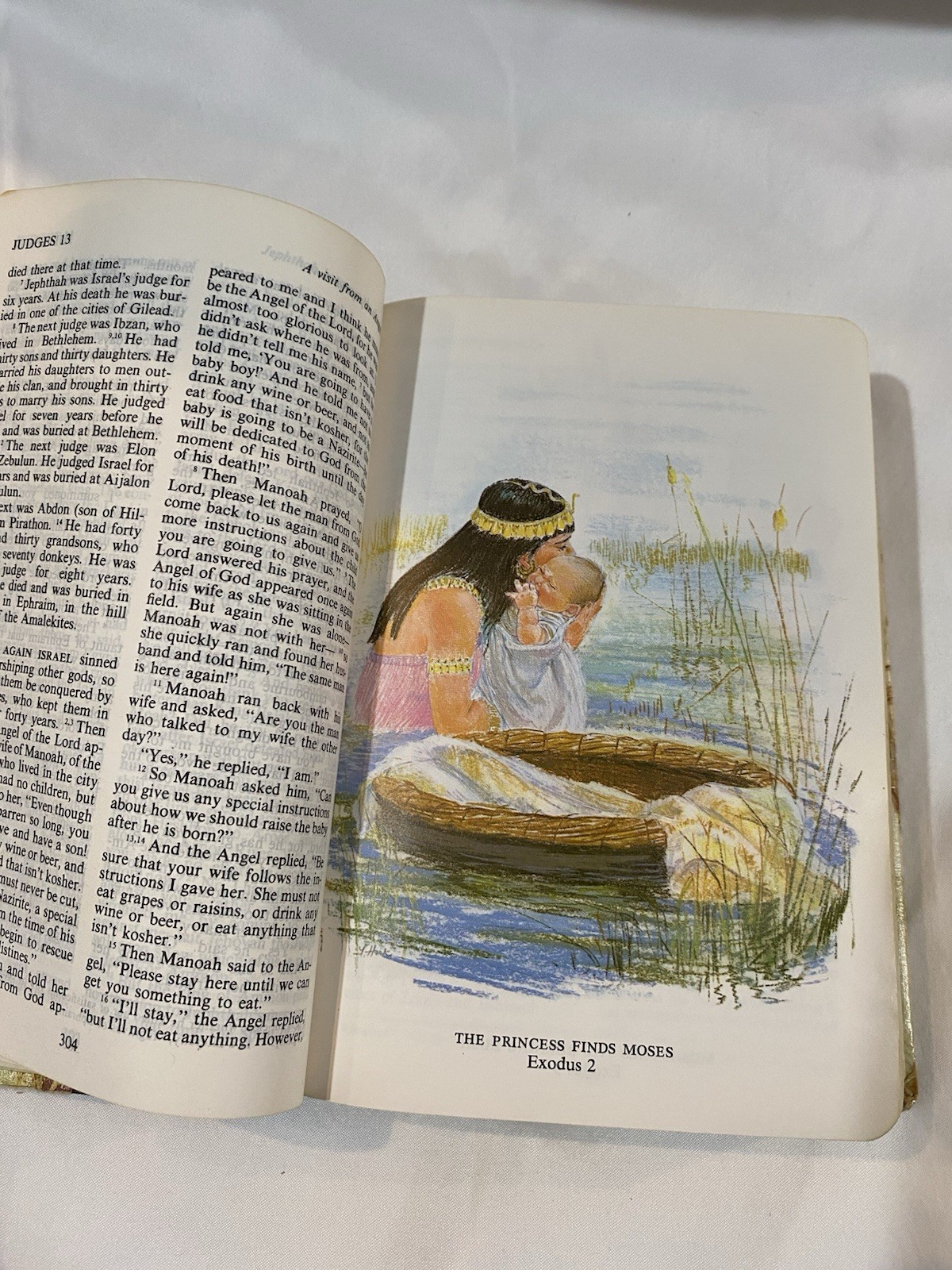 The Children’s Living Bible Illustrated Hardcover Vintage Tyndale