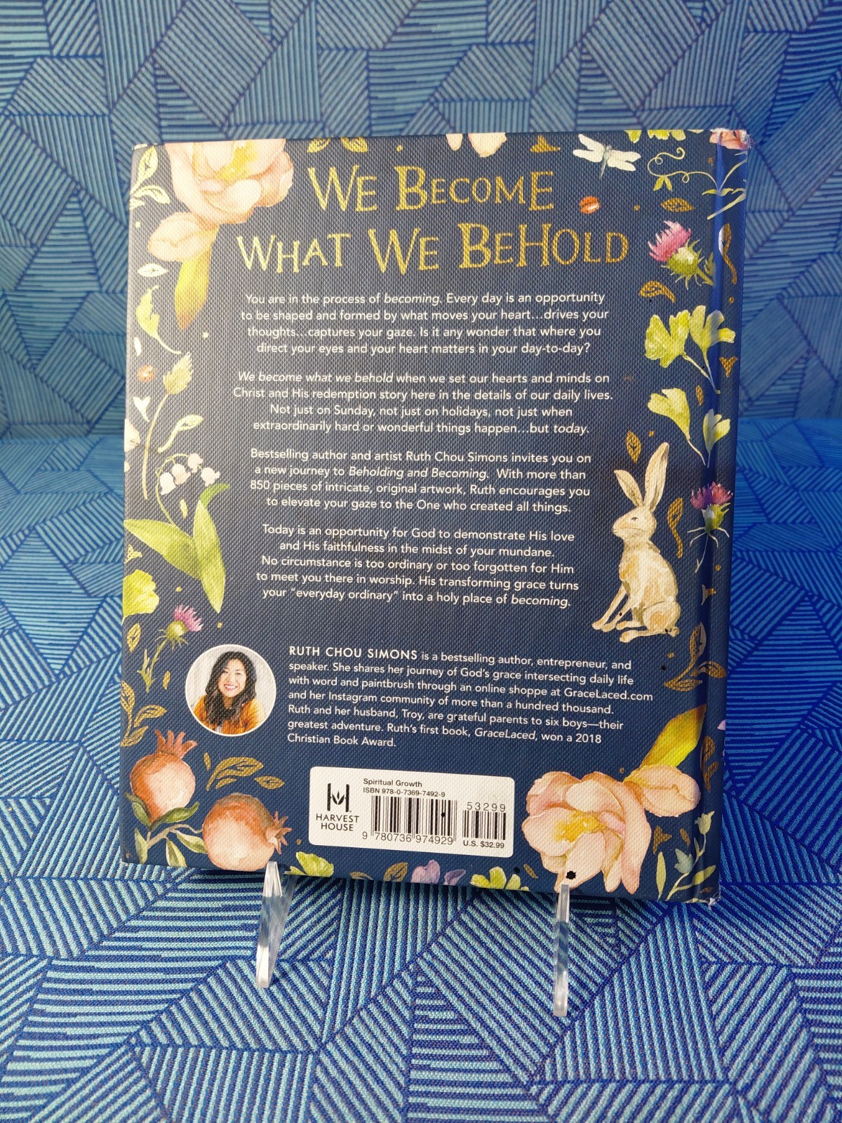 Beholding and Becoming: The Art of Everyday Worship by Ruth Chou Simons HC