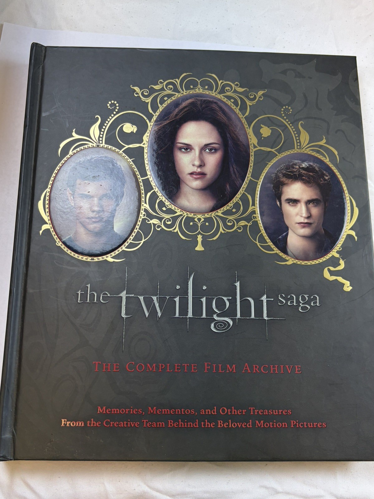 Twilight Saga Book: the Complete Film Archive : Memories, Mementos, and Other