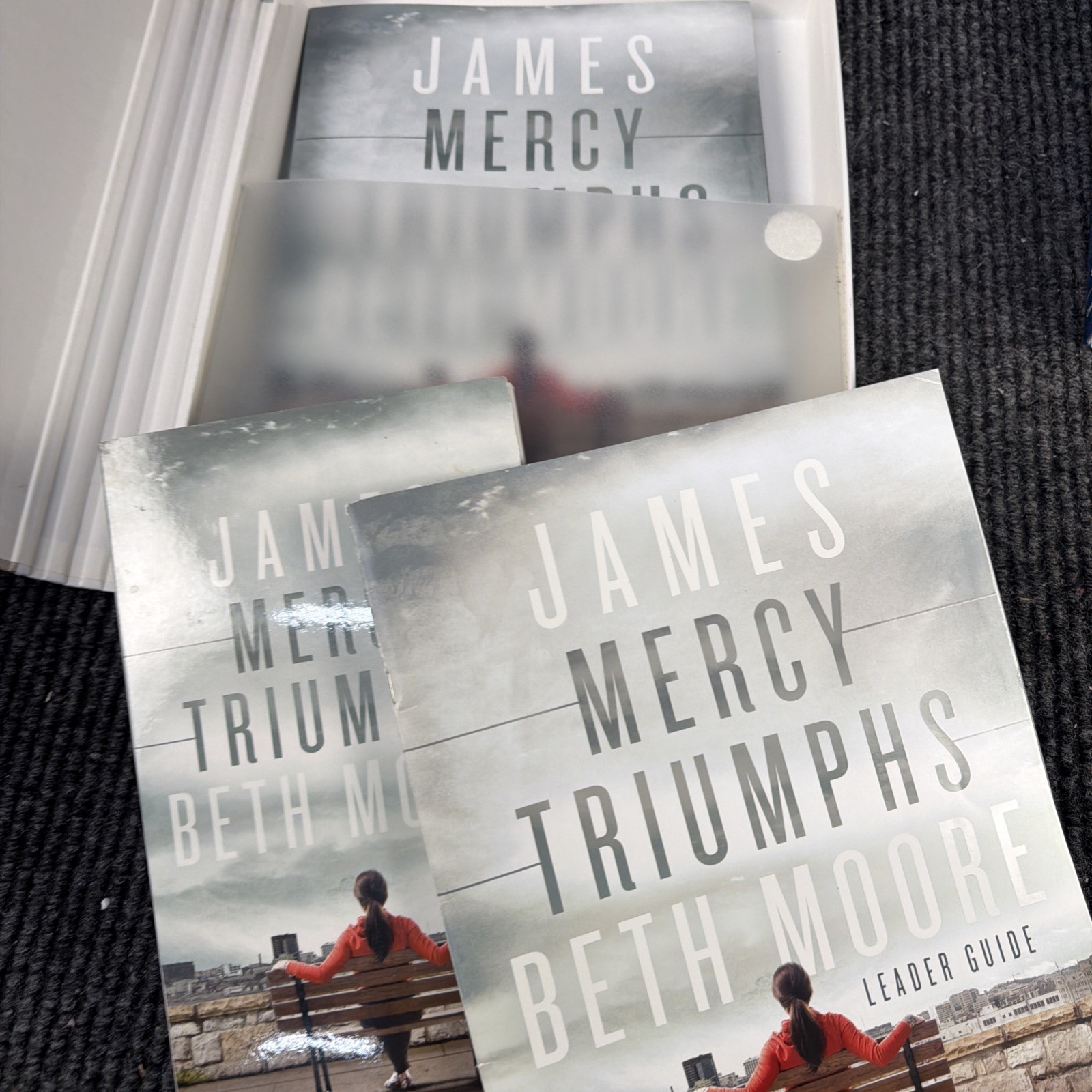 JAMES Mercy Triumphs Beth Moore Leader Kit – 6 DVDs Leader Guide Member Book