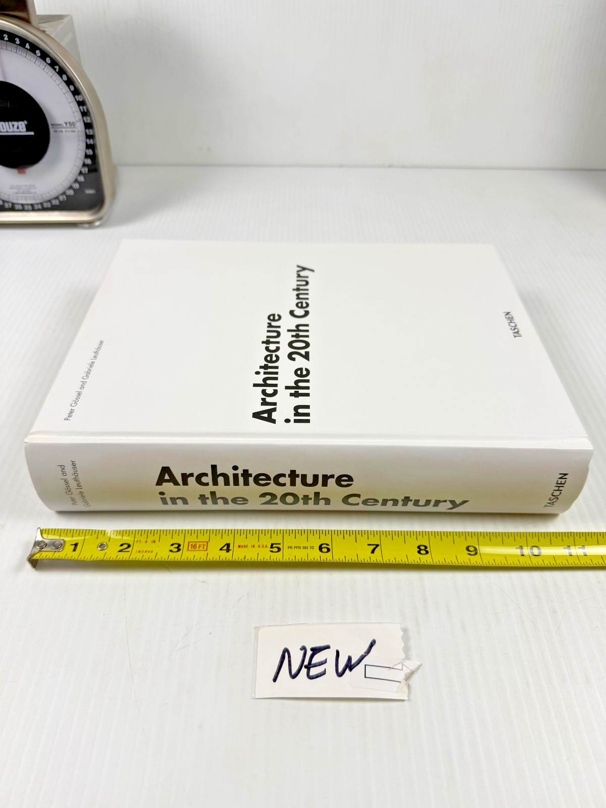 HUGE Architecture in the 20th Century Gabriele Leuthauser Peter Gossel 608 pages