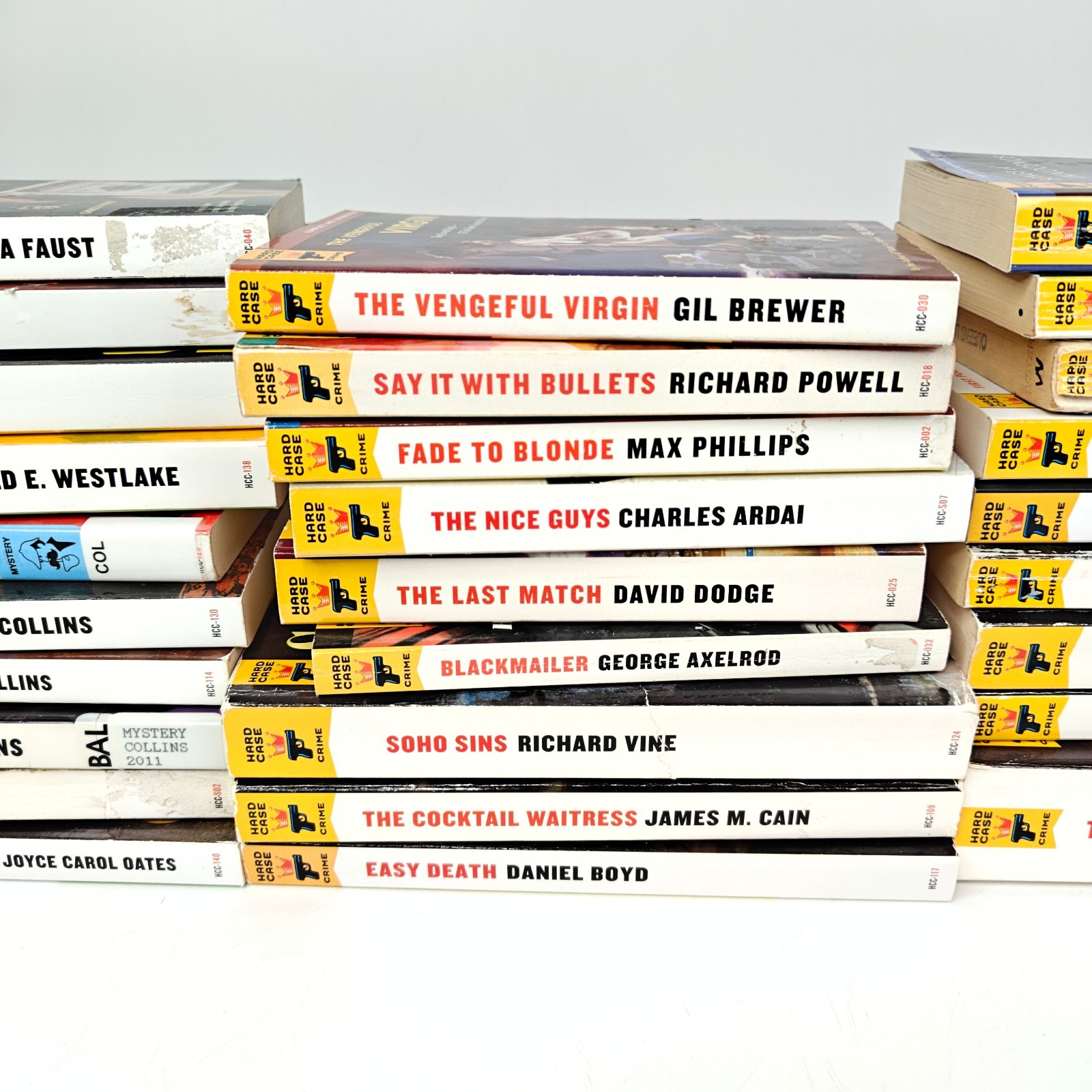 Hard Case Crime Lot of 28 Hard Boiled Noir Action Mystery Thriller Pulp Novels