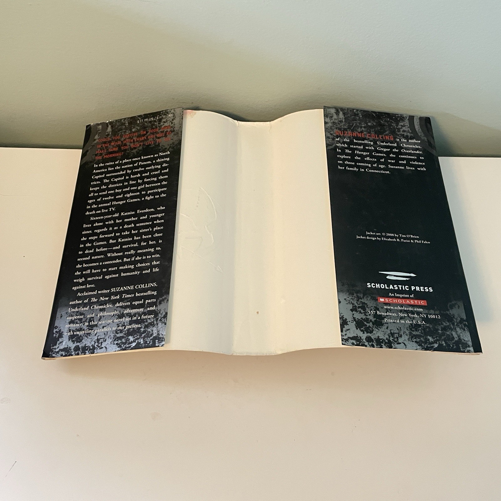 The Hunger Games – Suzanne Collins (Hardcover 1st Printing 10 9 8 7 6 5 4 3 2 1)