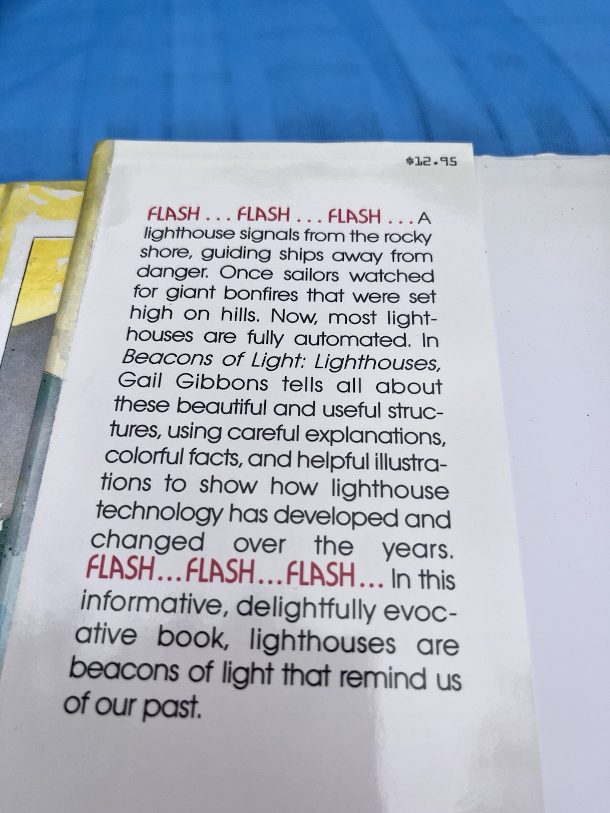 BEACONS OF LIGHT LIGHHOUSES Gail Gibbons ILLUS HC DJ Signed 1st Edition 1990 AA1