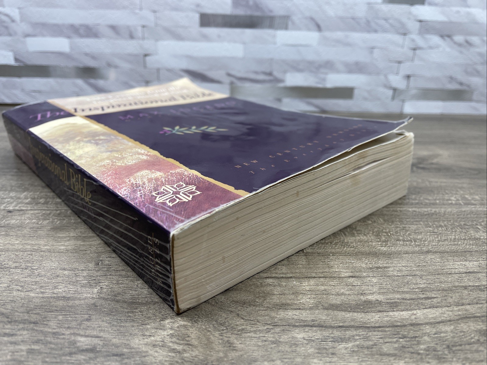 The Inspirational Bible (New Century Version, The Everyday Bible) – ACCEPTABLE