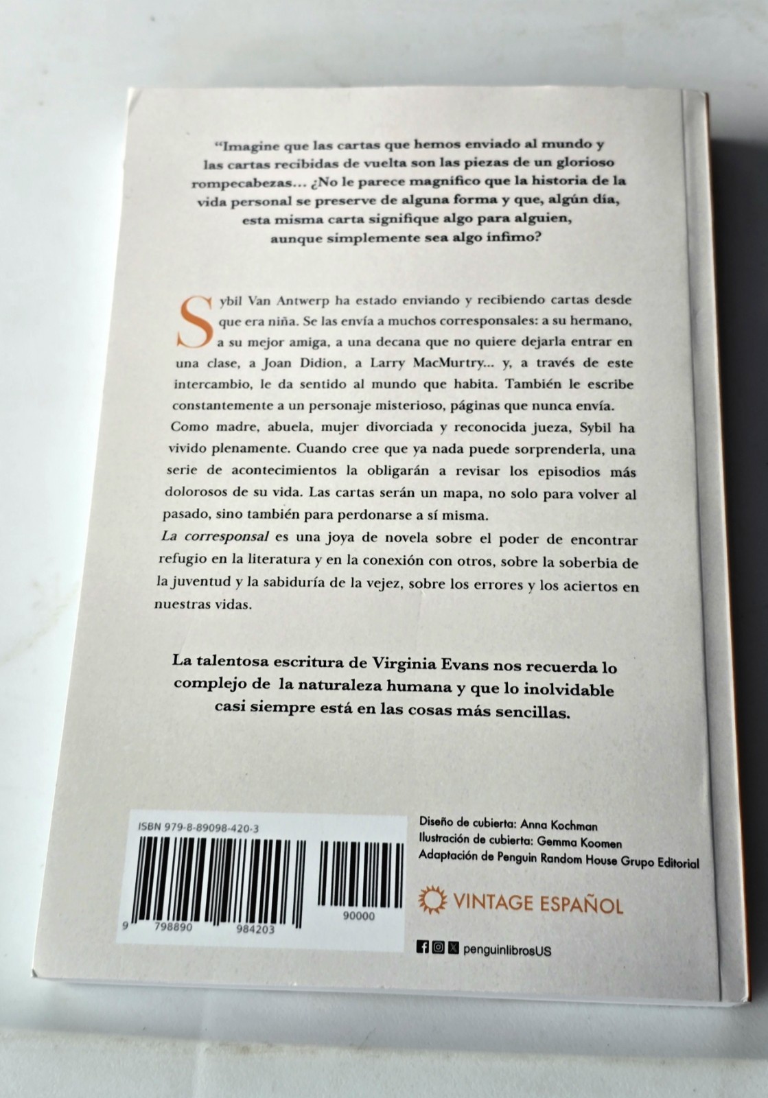 La Corresponsal by Virginia Evans 2025, Trade Paperback Spanish First Edition